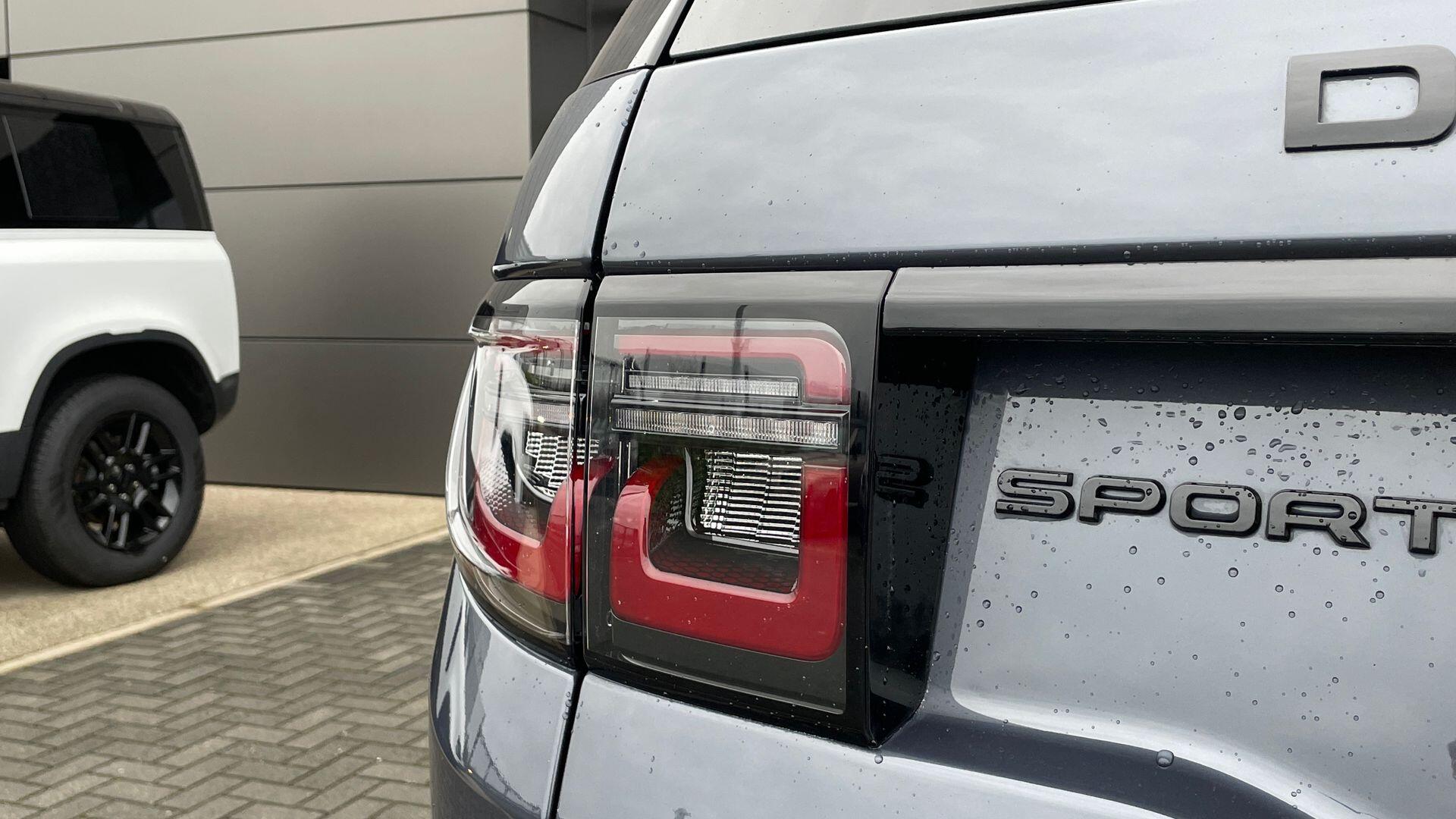 Land Rover Discovery Sport view 26