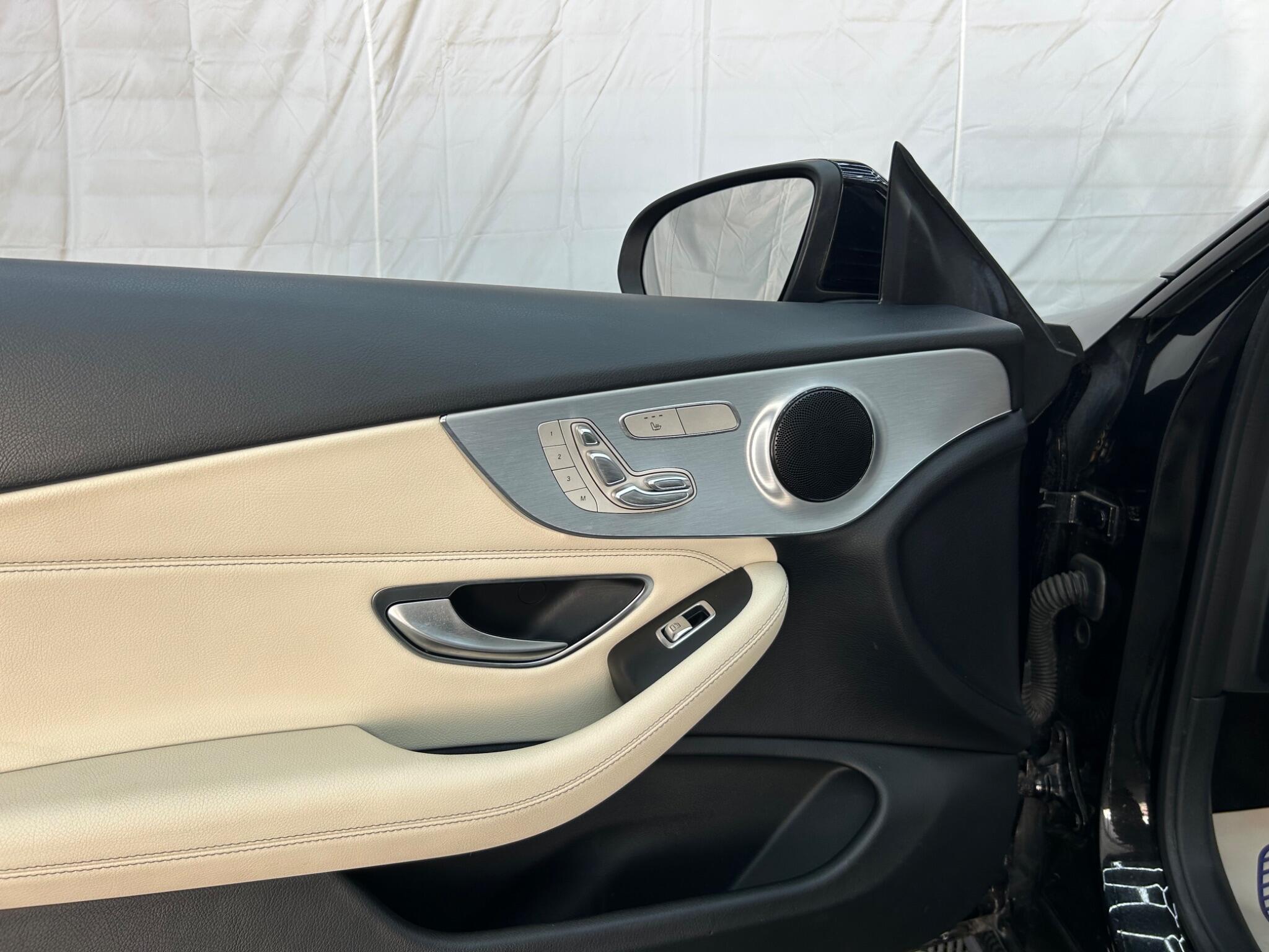 Mercedes-Benz C-Class view 29