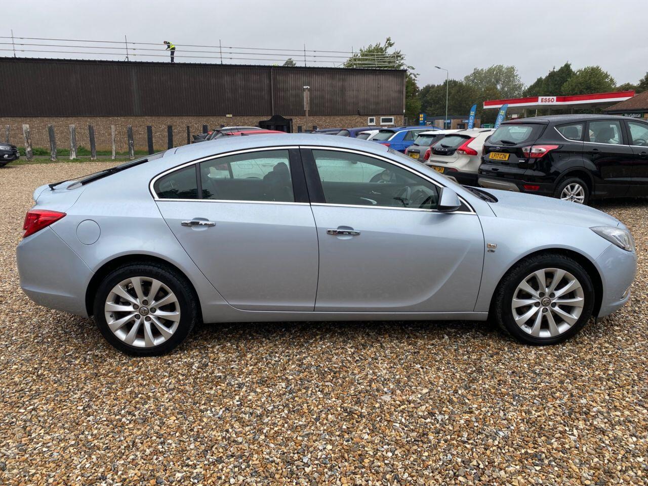 Vauxhall Insignia view 3