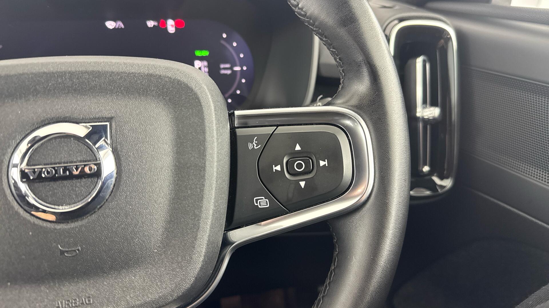 Volvo XC40 view 38