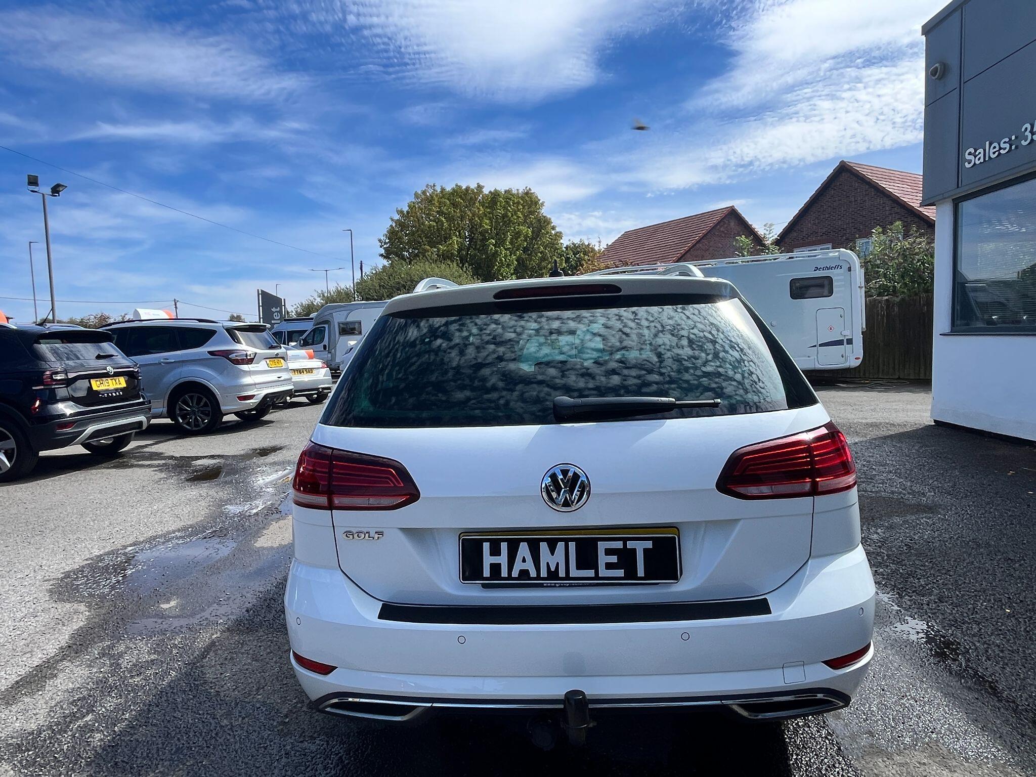 Volkswagen Golf view 4