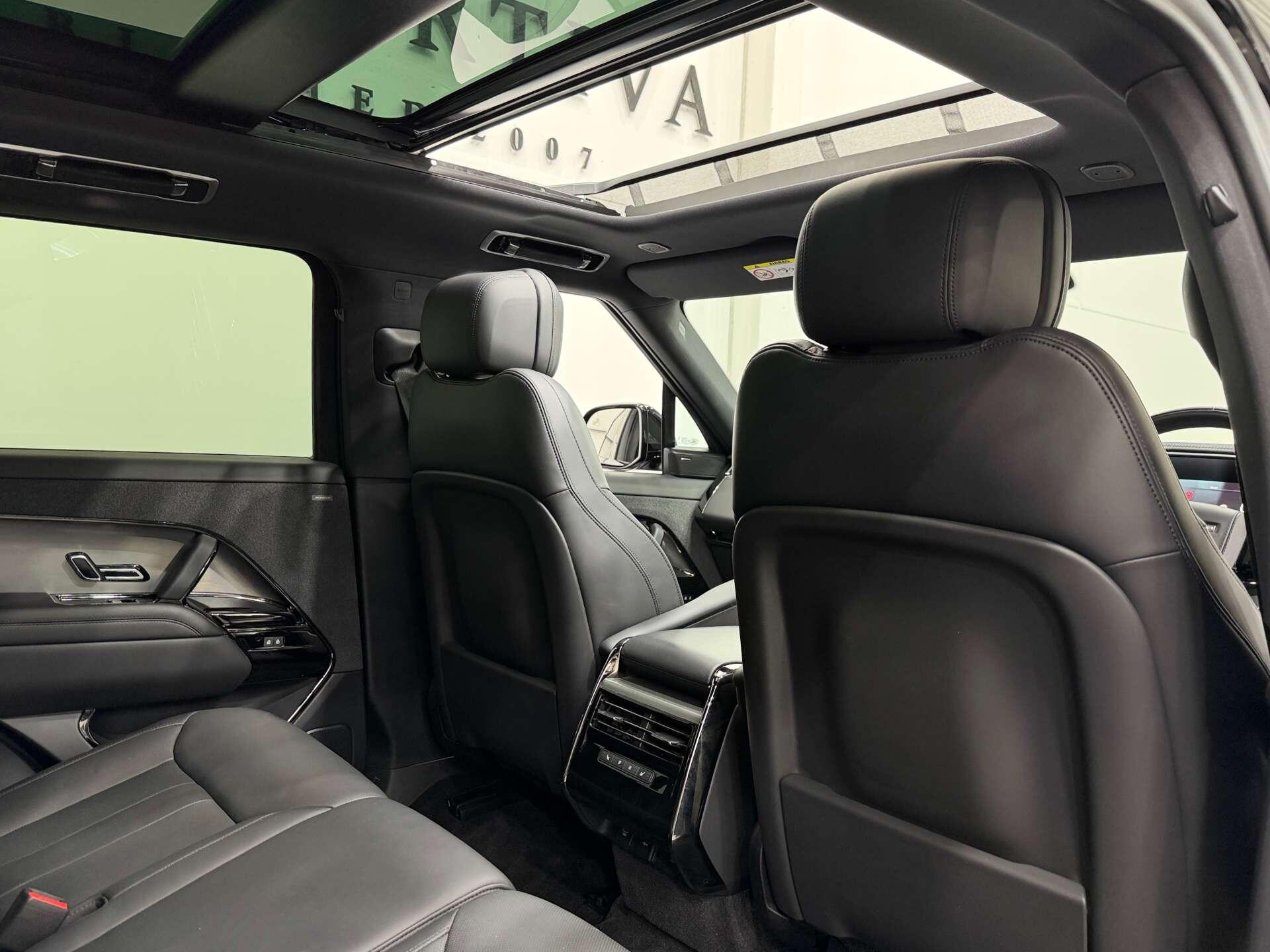 Land Rover Range Rover Sport view 13