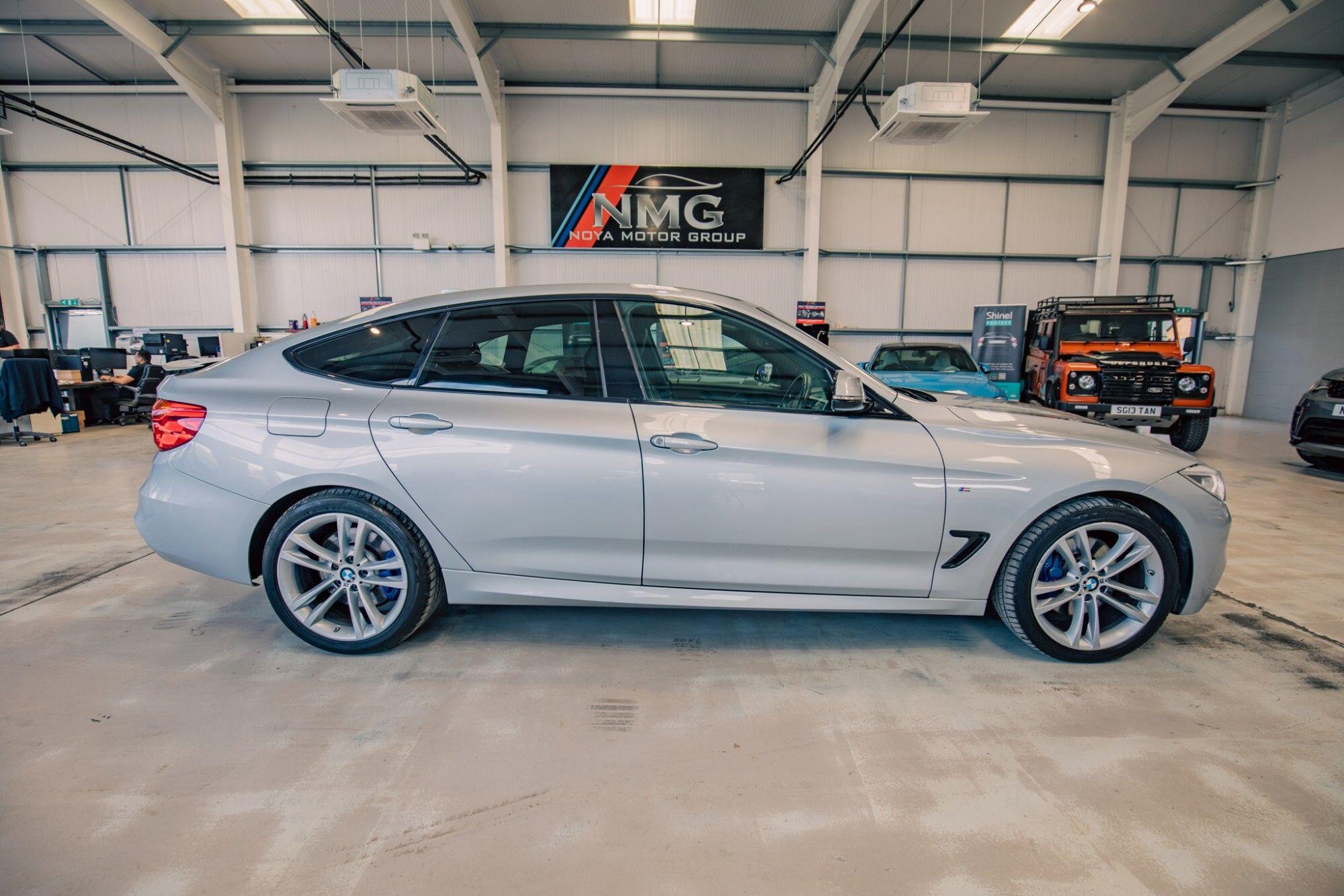 BMW 3 Series view 22