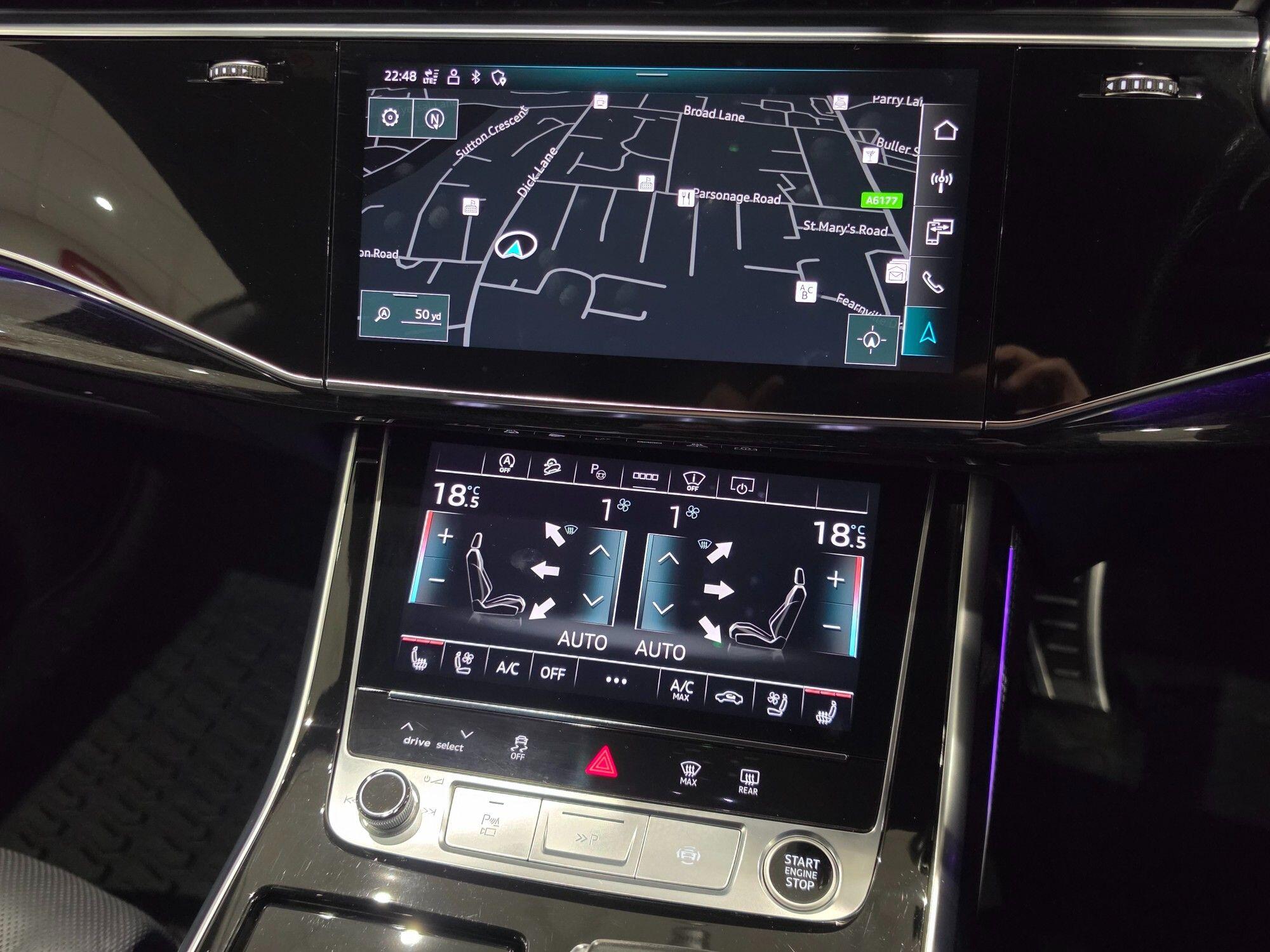 Audi Q8 view 26