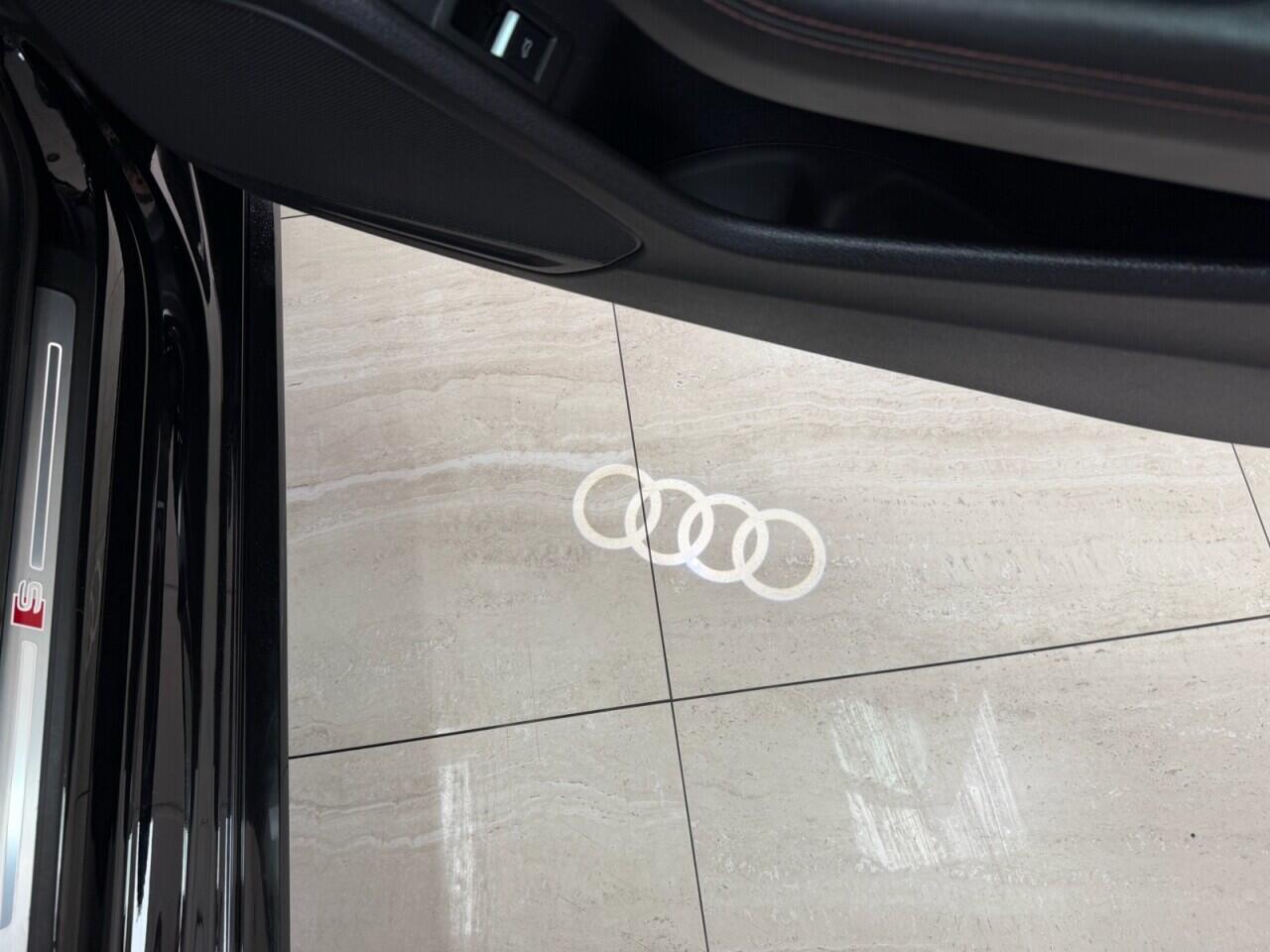 Audi S4 view 16