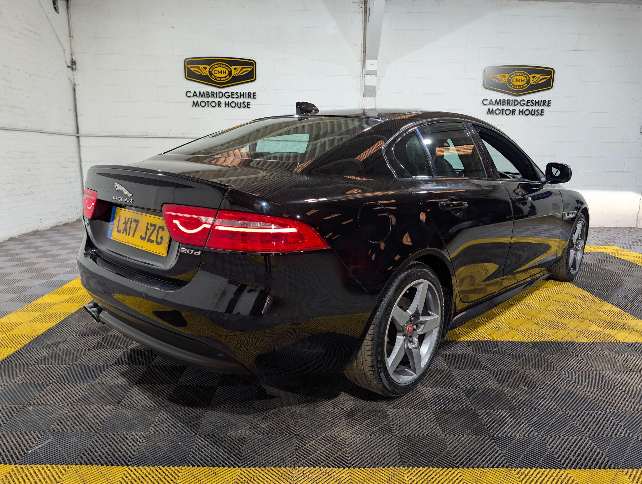 Jaguar Xe view 3