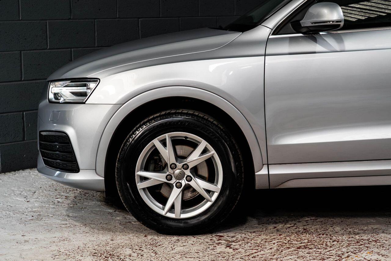 Audi Q3 view 44