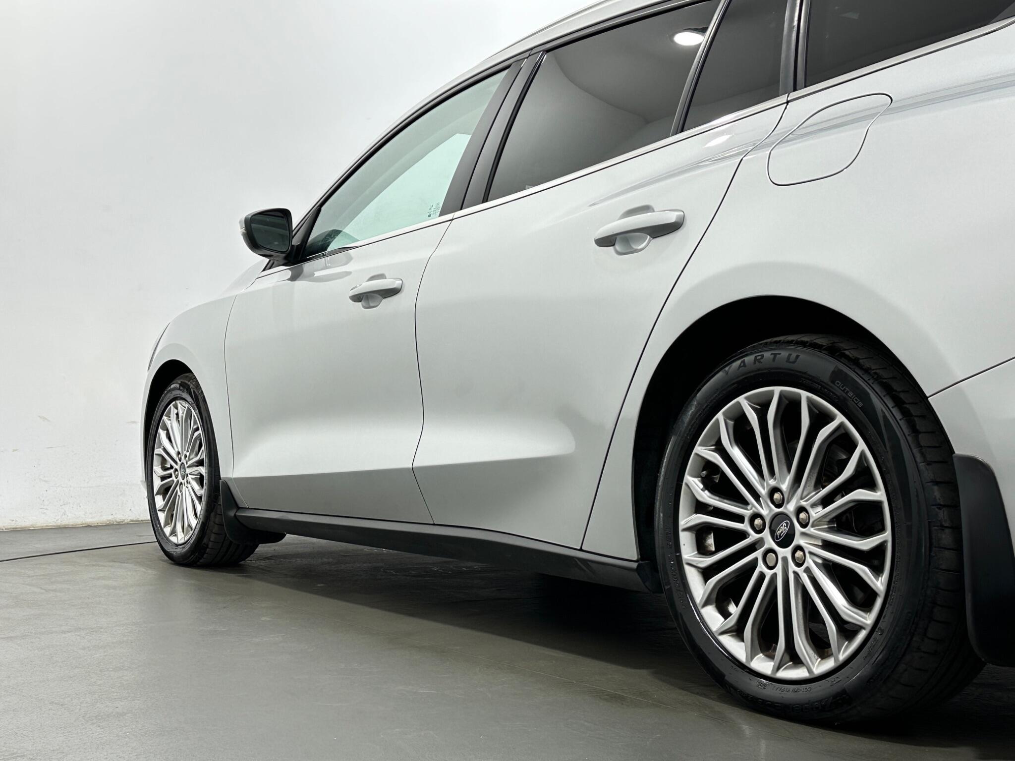 Ford Focus view 48