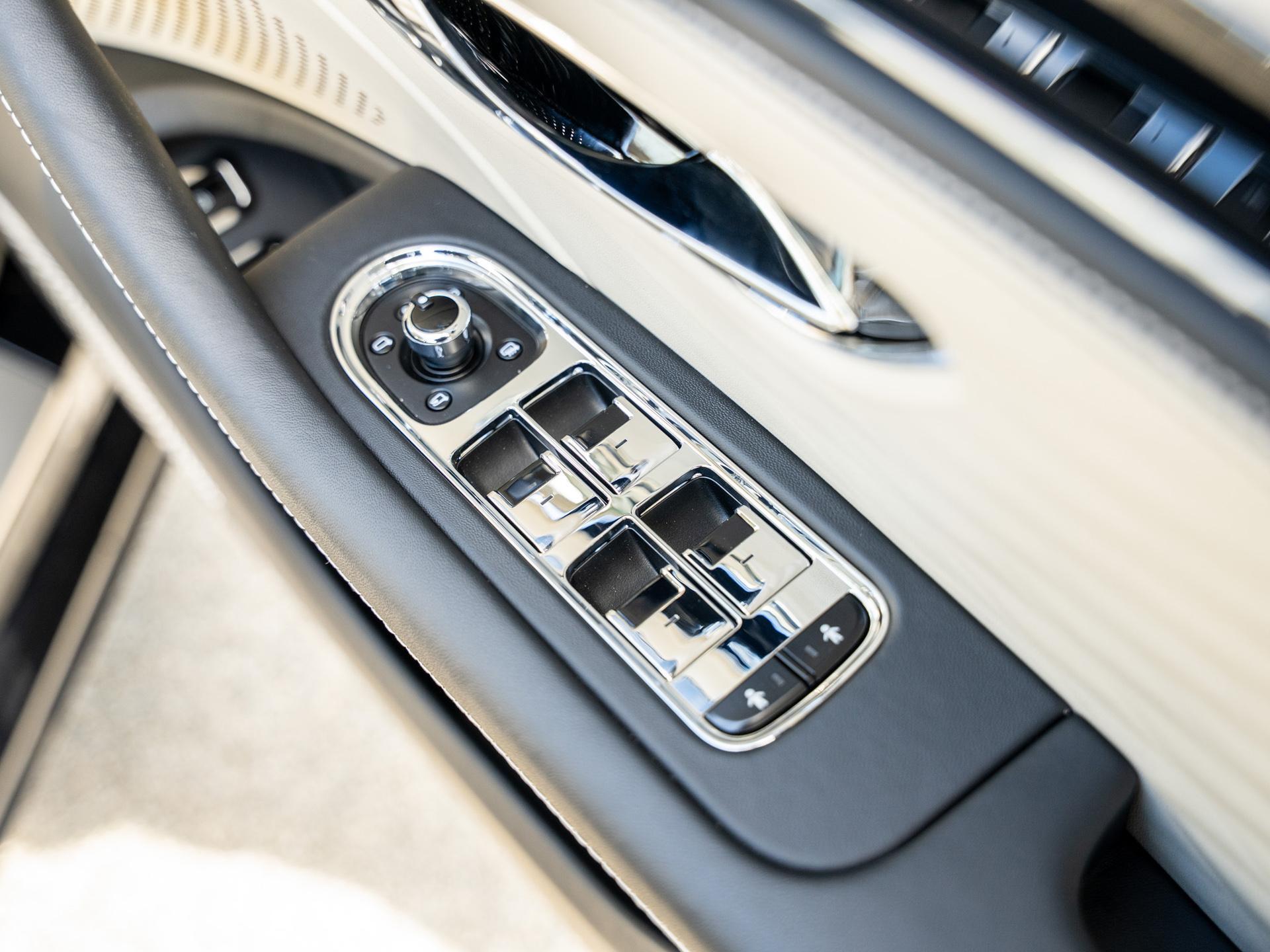 Bentley Flying Spur view 38