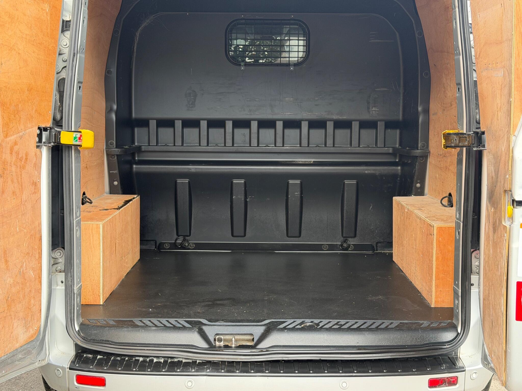 Ford Transit Custom view 36