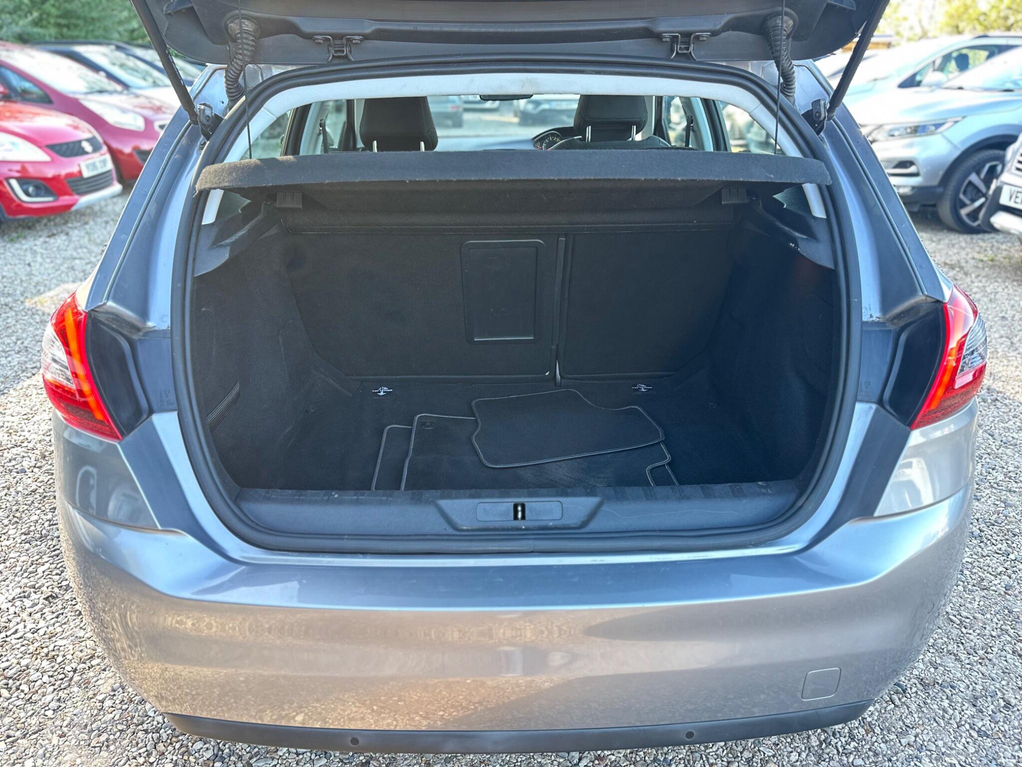 Peugeot 308 view 17