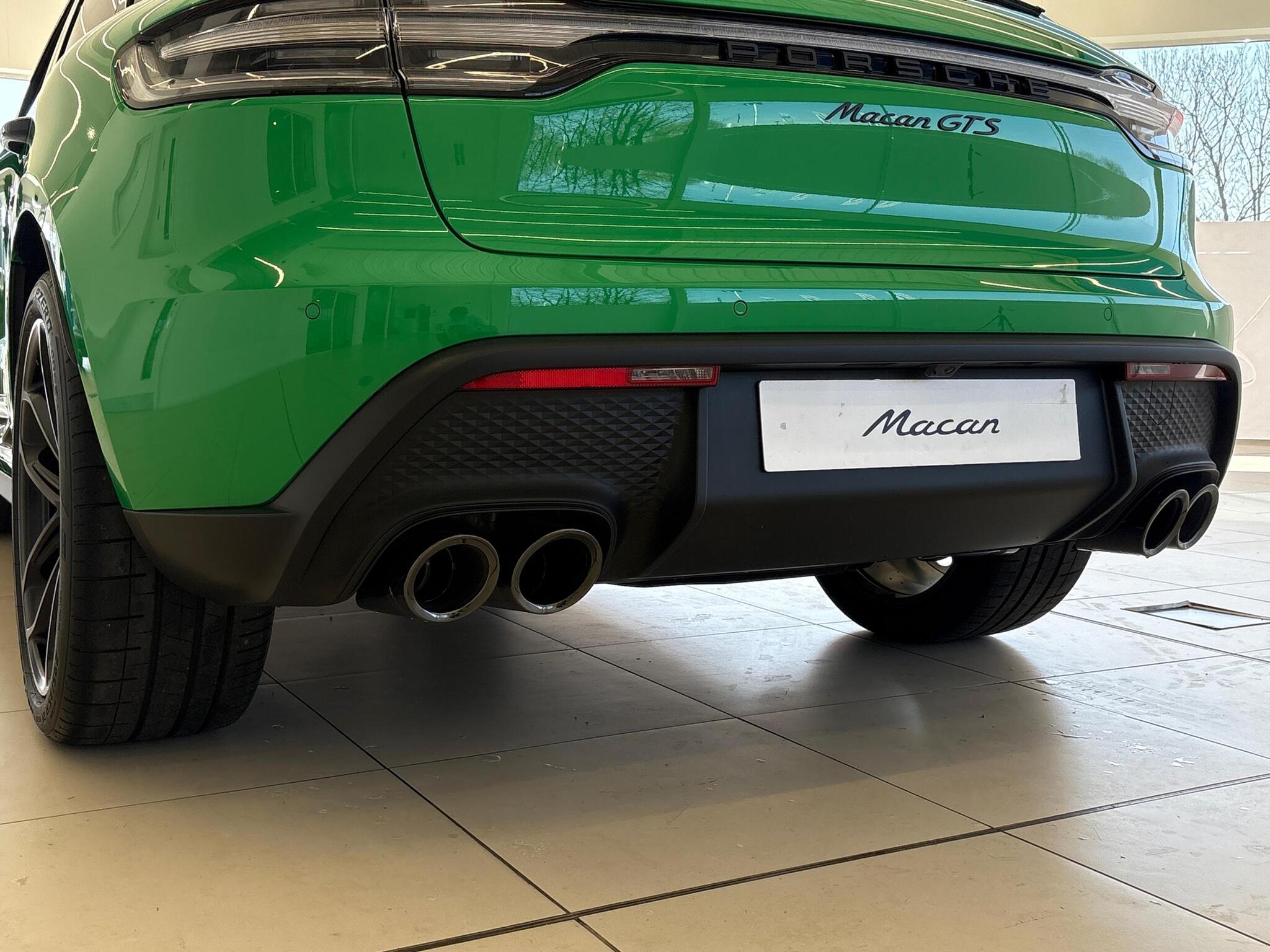 Porsche Macan view 55