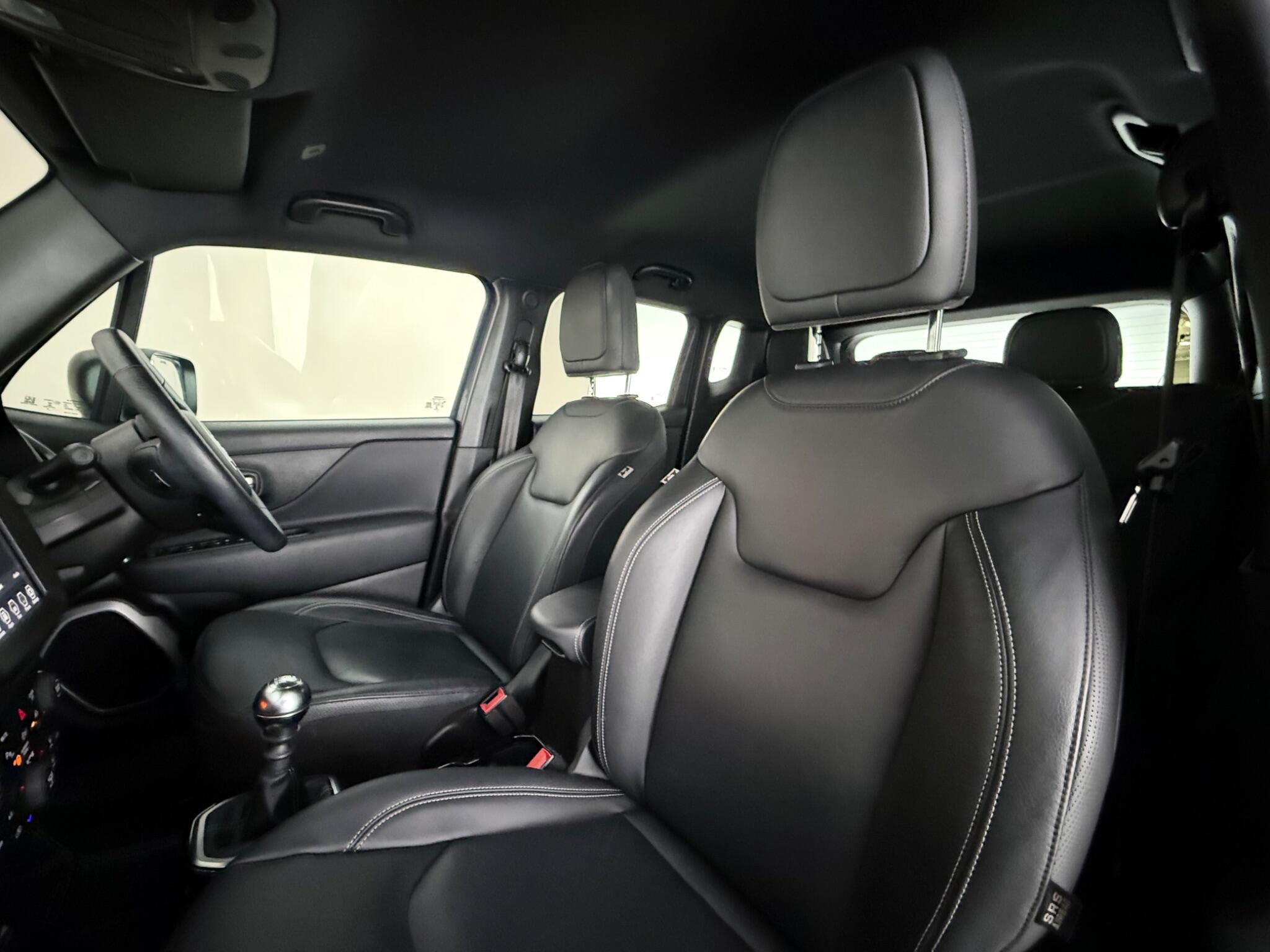 Jeep Renegade view 30