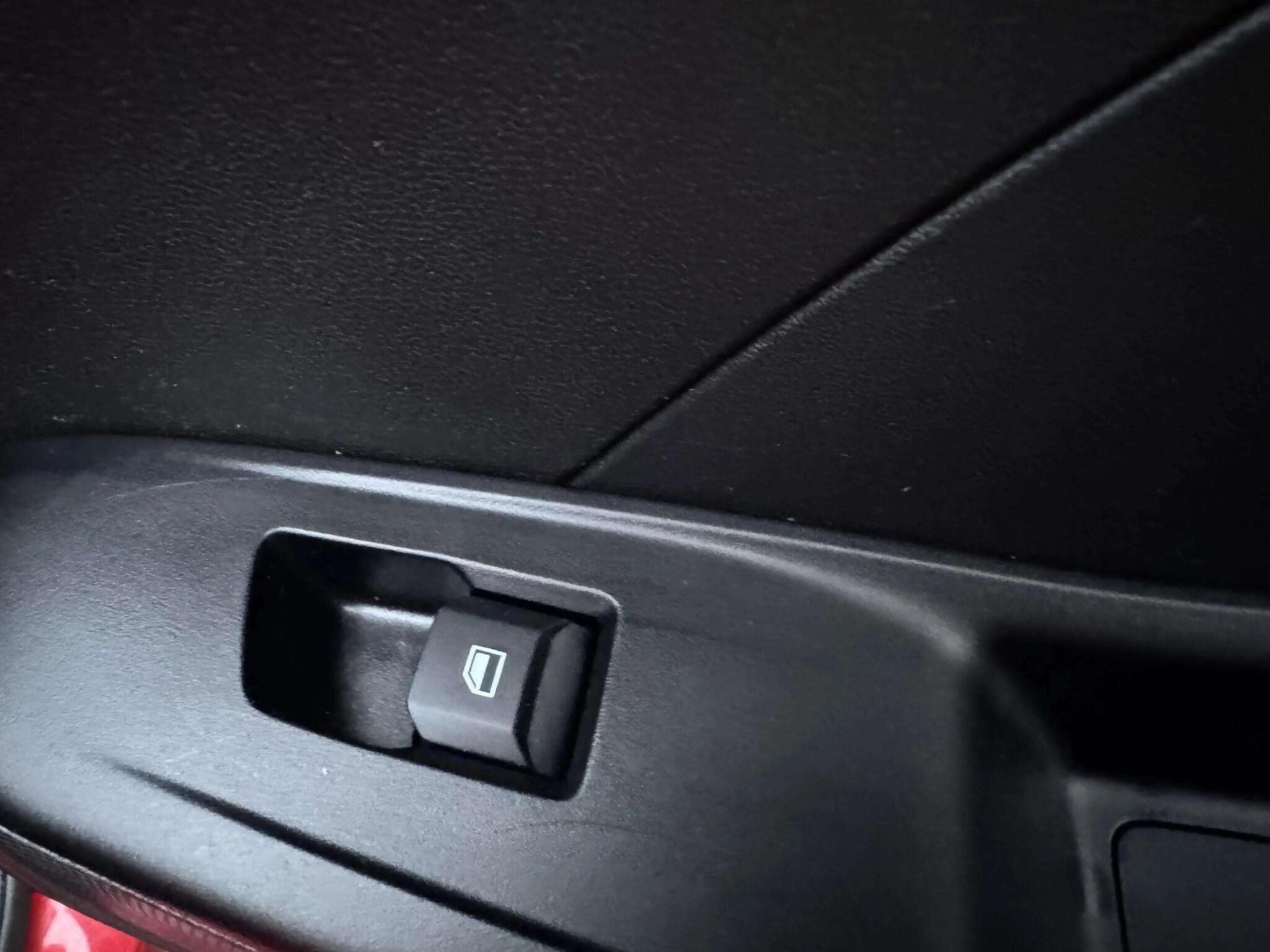 MG MG3 view 40