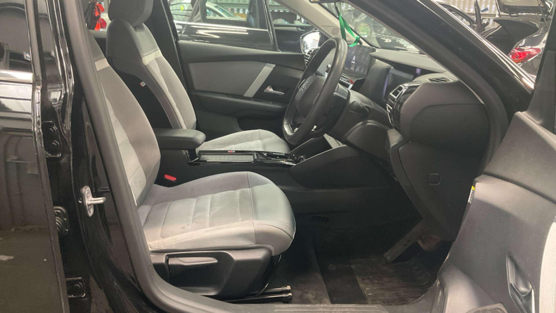 Citroen E-C4 view 11