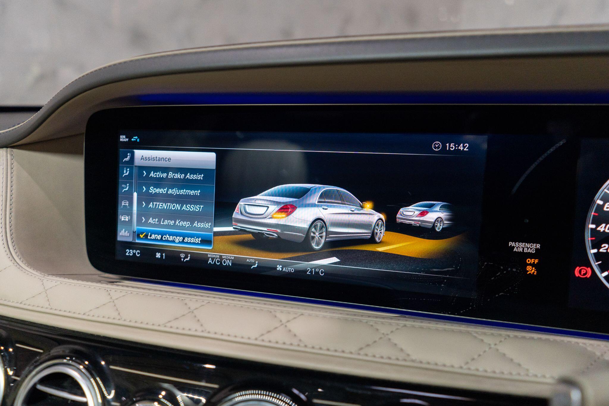 Mercedes-Benz S-Class view 33