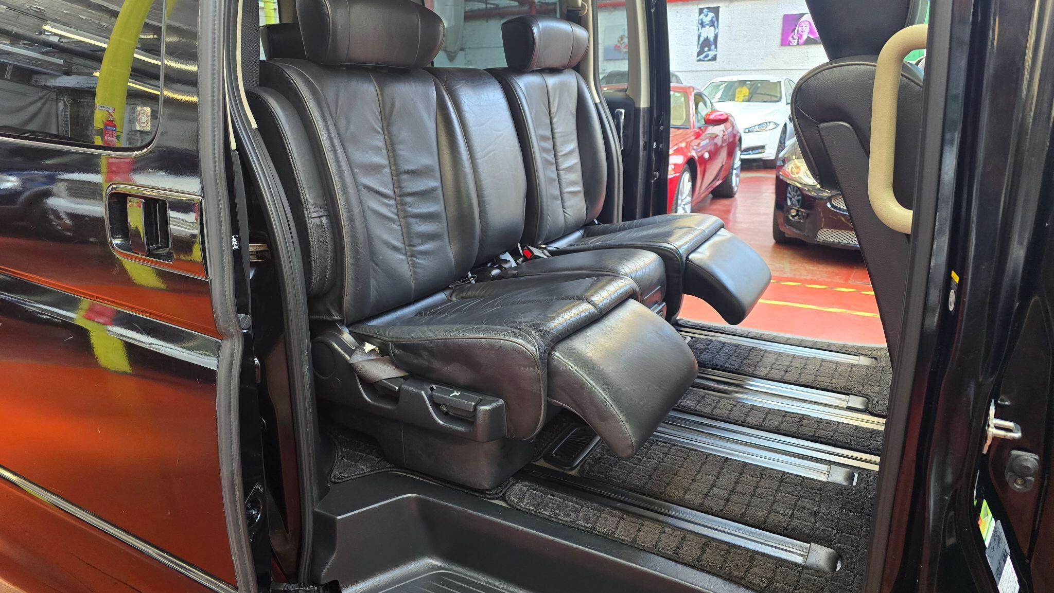 Nissan Elgrand view 18