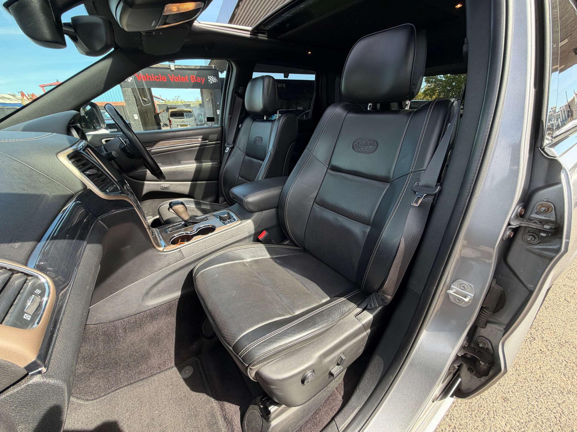 Jeep Grand Cherokee view 4