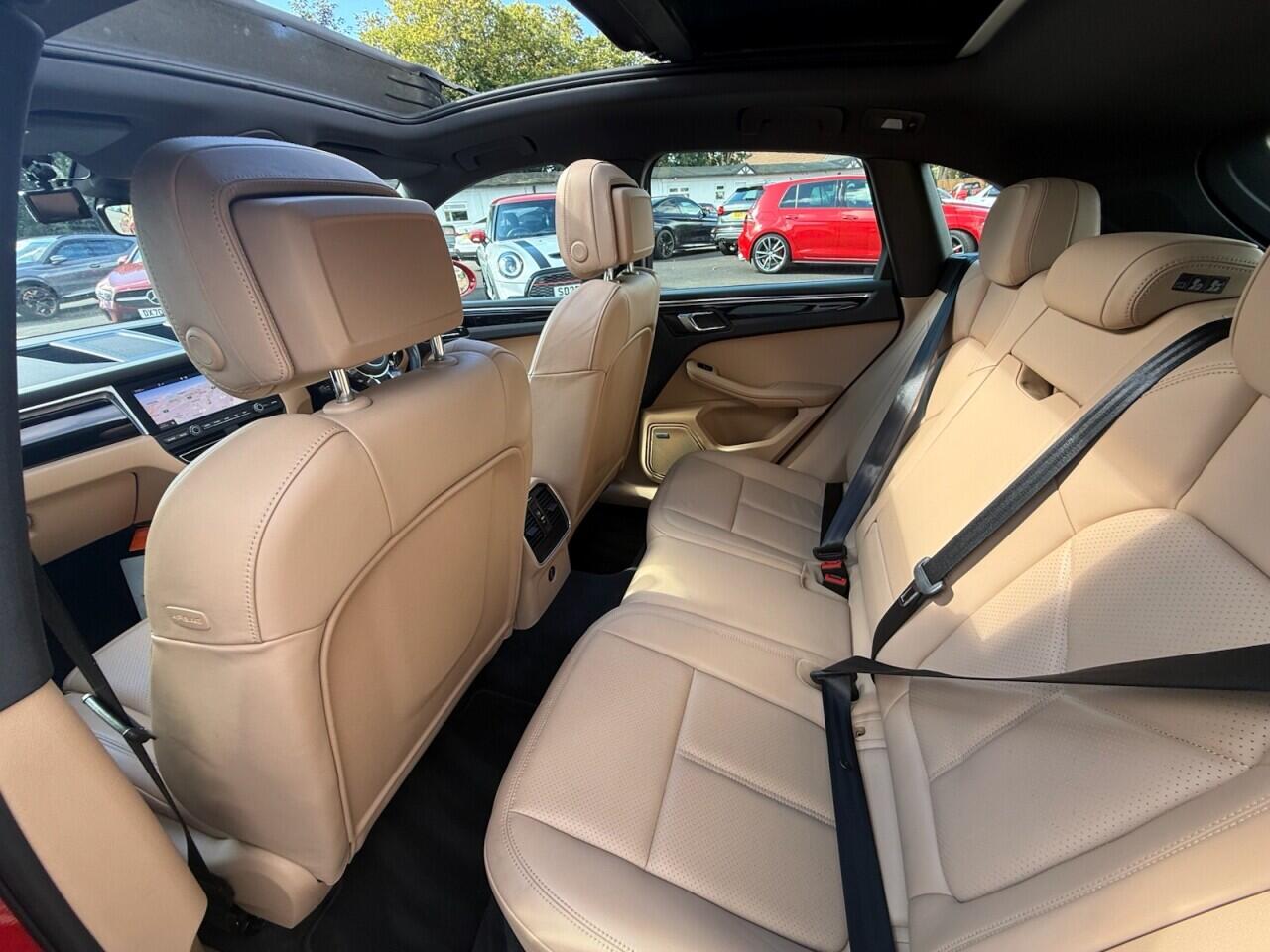 Porsche Macan view 36