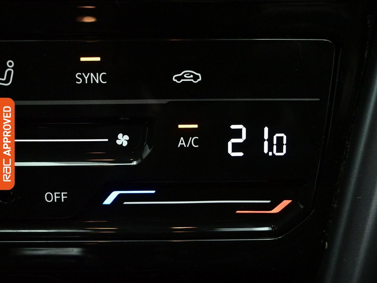 Volkswagen T-Roc view 17