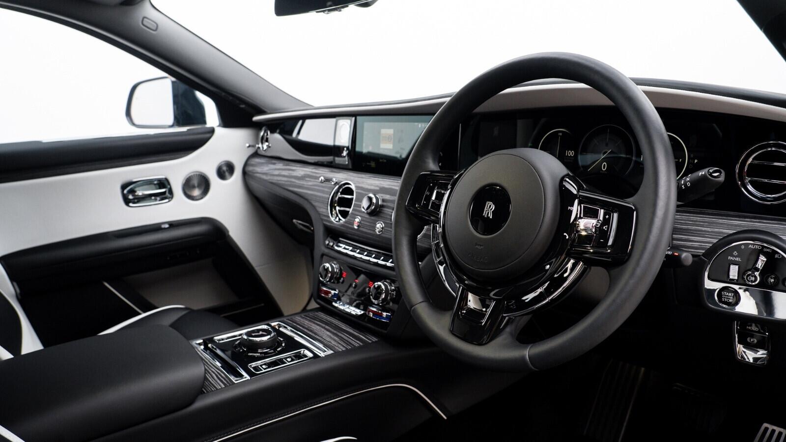 Rolls-Royce Ghost view 30