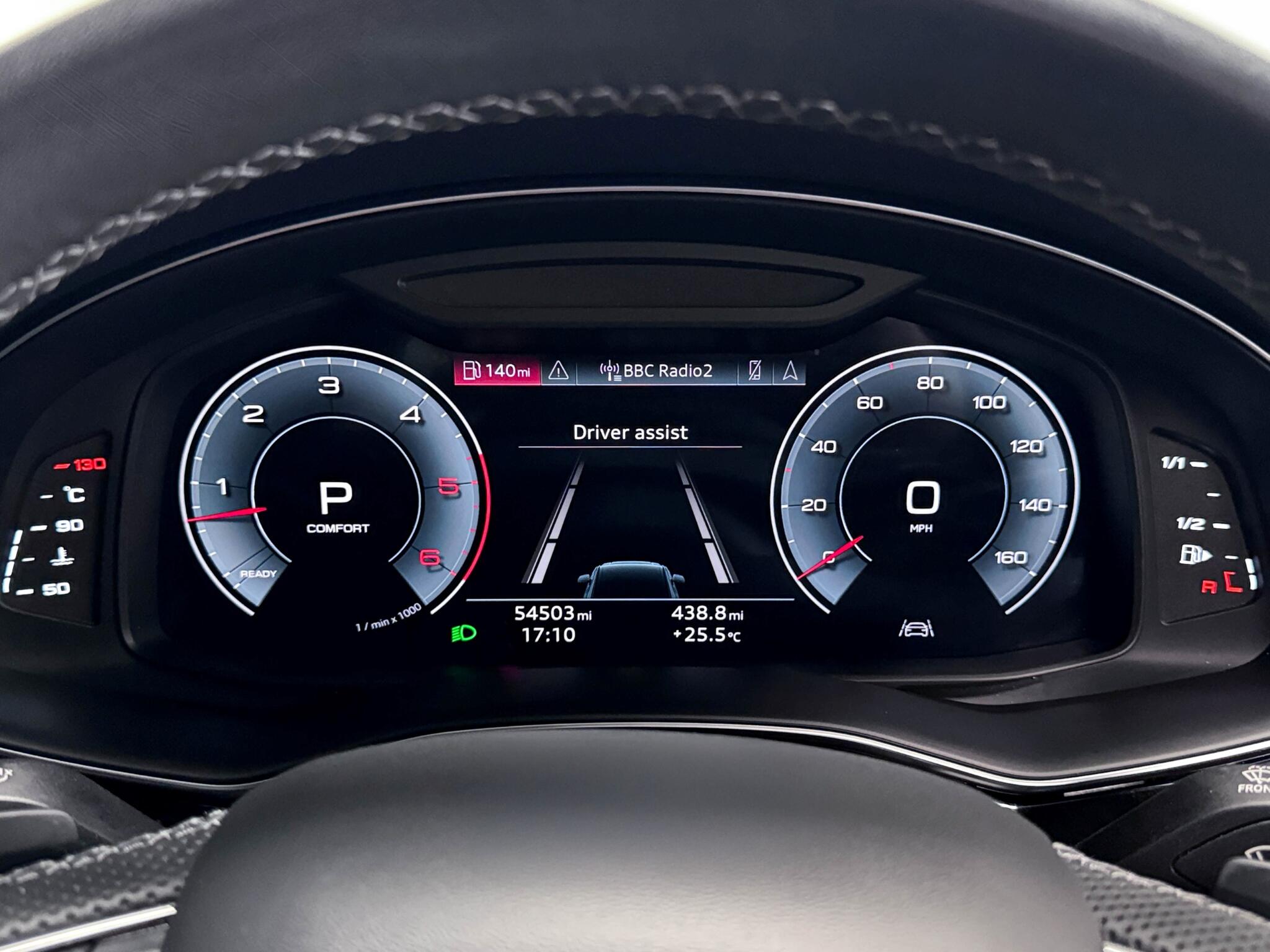 Audi Q7 view 33
