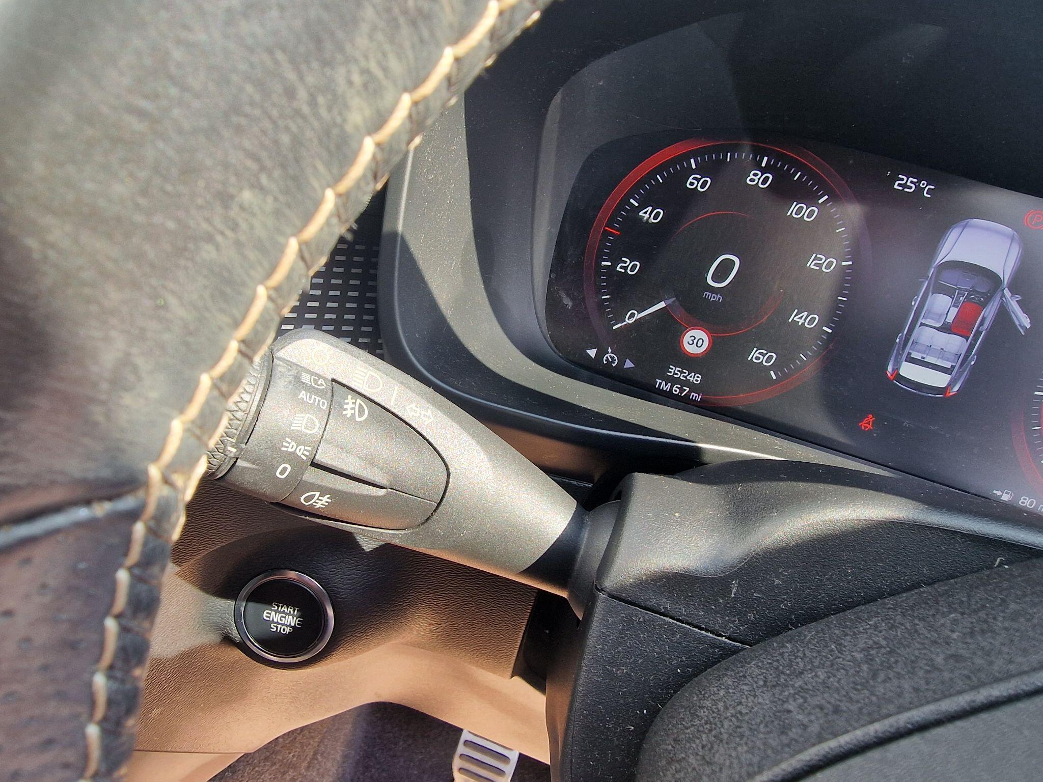 Volvo XC40 view 18