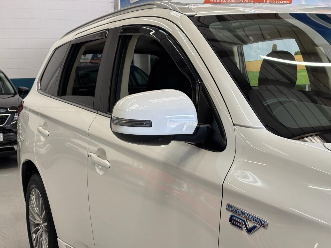 Mitsubishi Outlander view 50