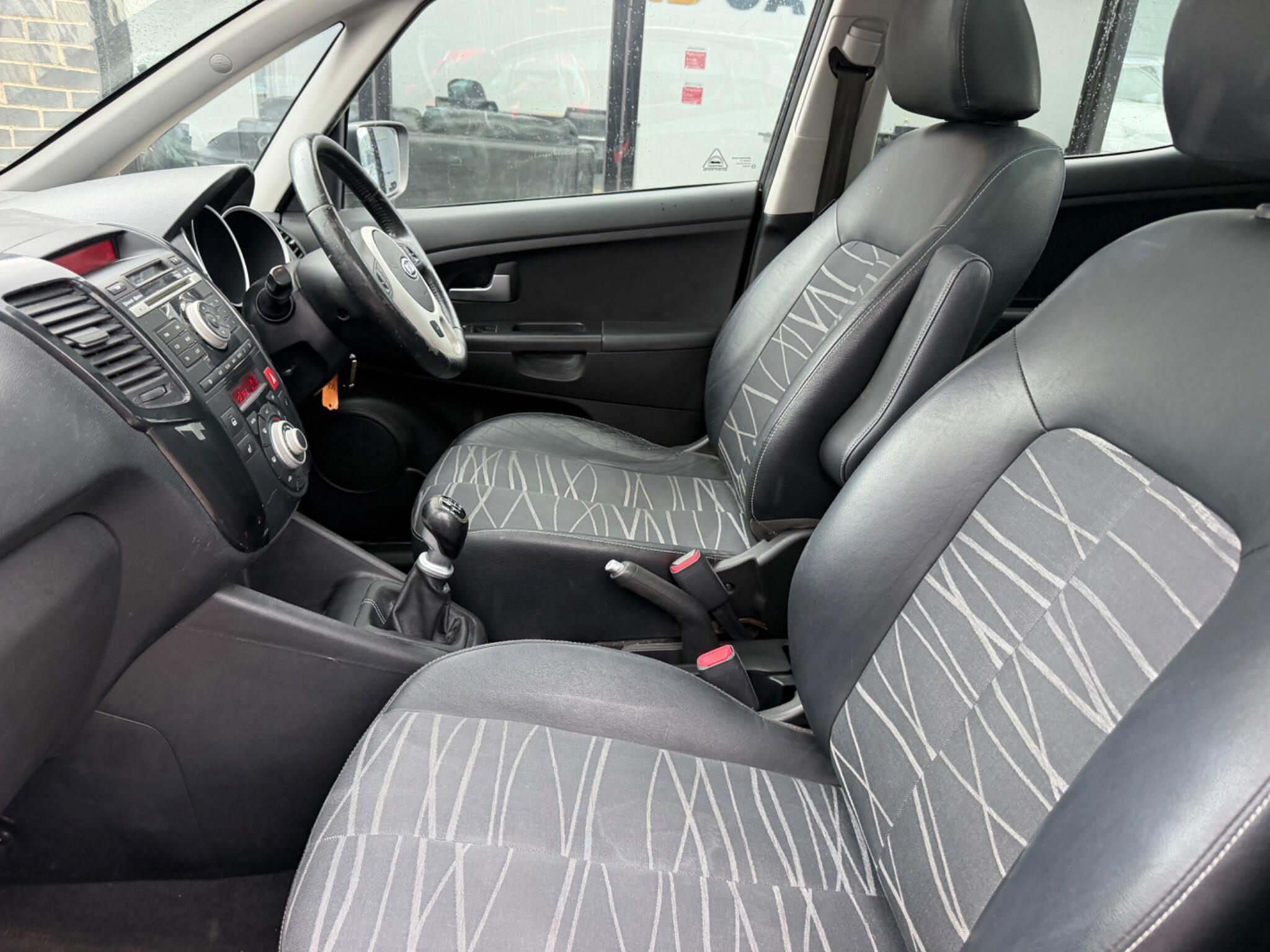Kia Venga view 15