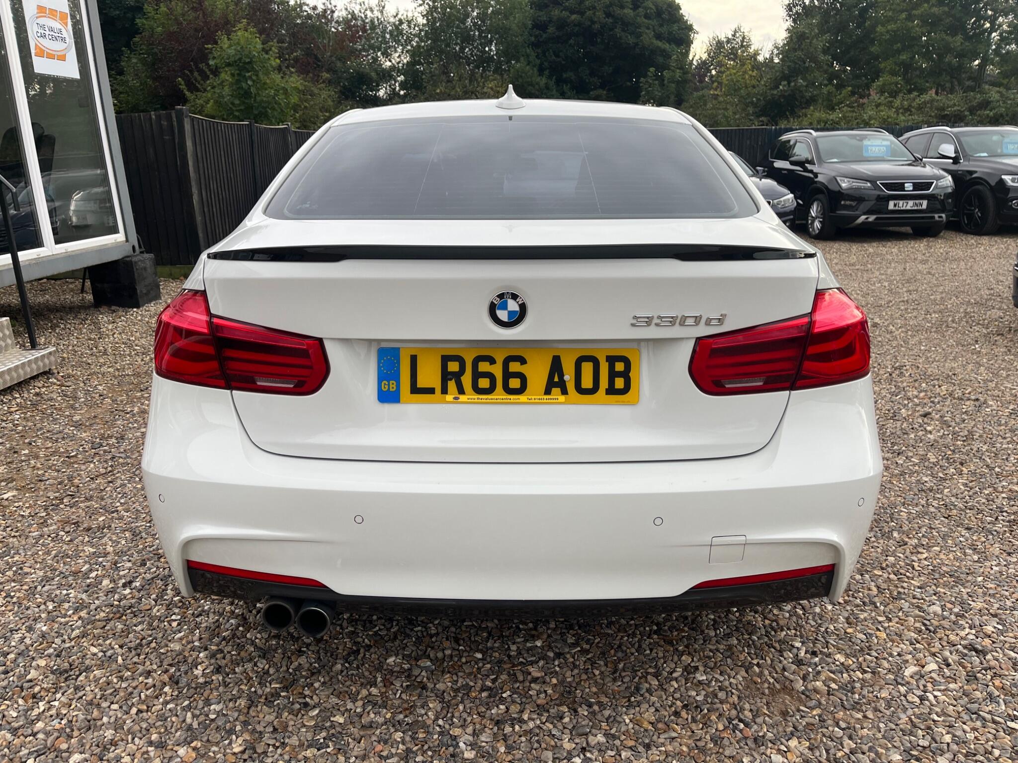 BMW 3 Series view 5