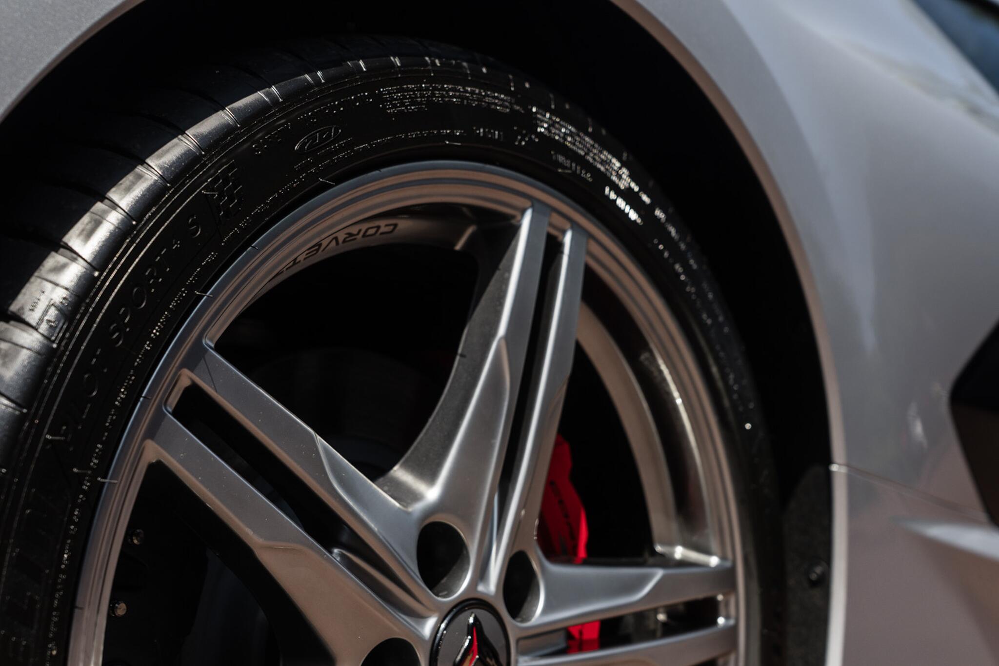 Chevrolet Corvette Stingray view 19
