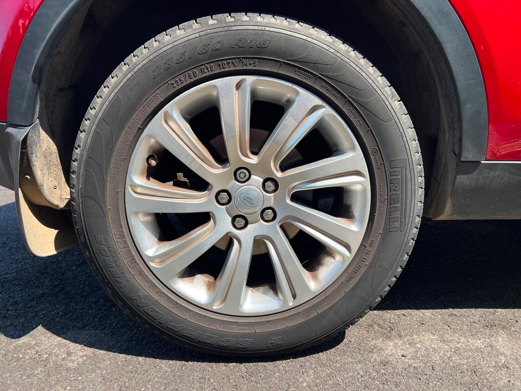 Land Rover Discovery Sport view 21