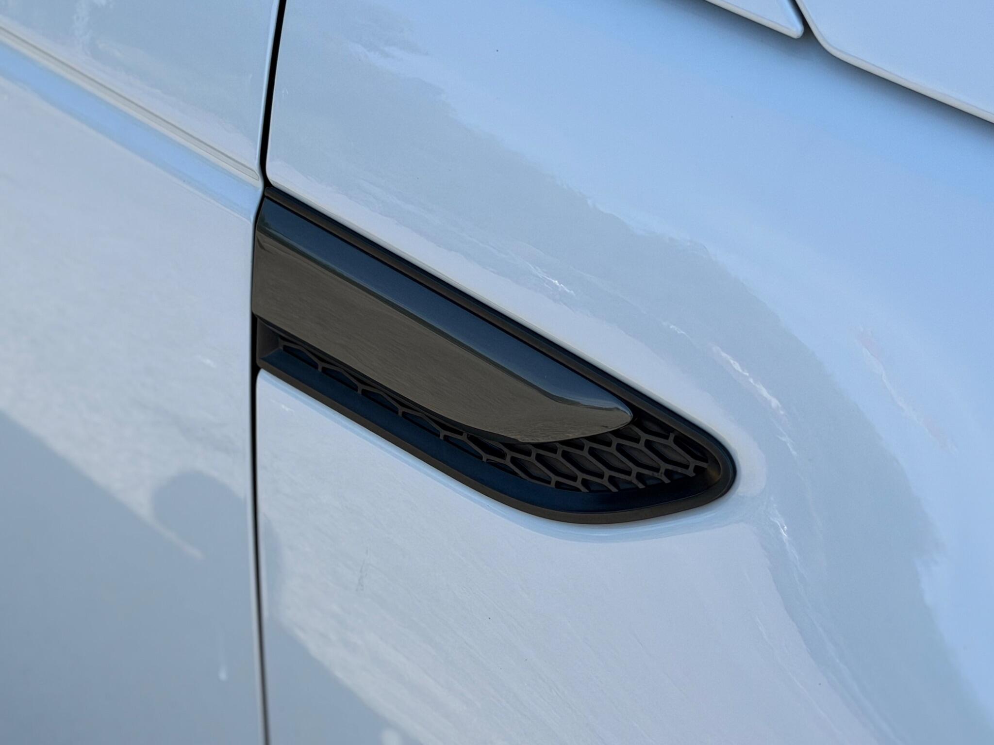 Land Rover Discovery Sport view 35