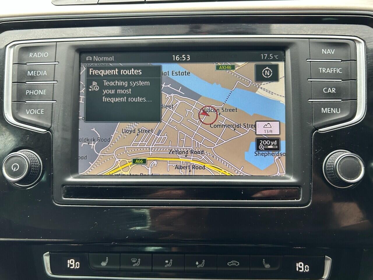 Volkswagen Passat view 36