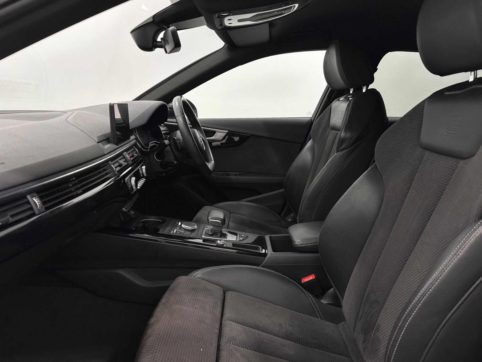 Audi A4 view 36