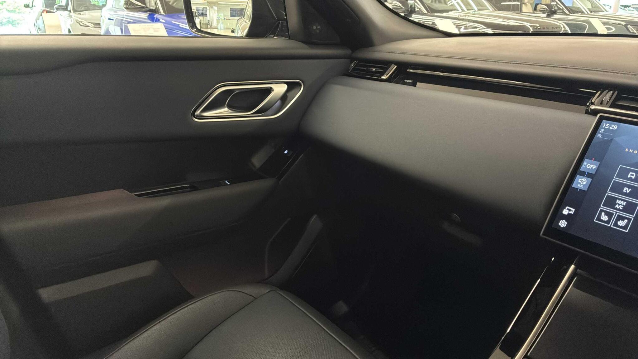 Land Rover Range Rover Velar view 25