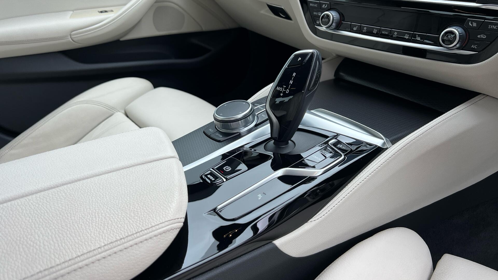 BMW 5 Series view 10