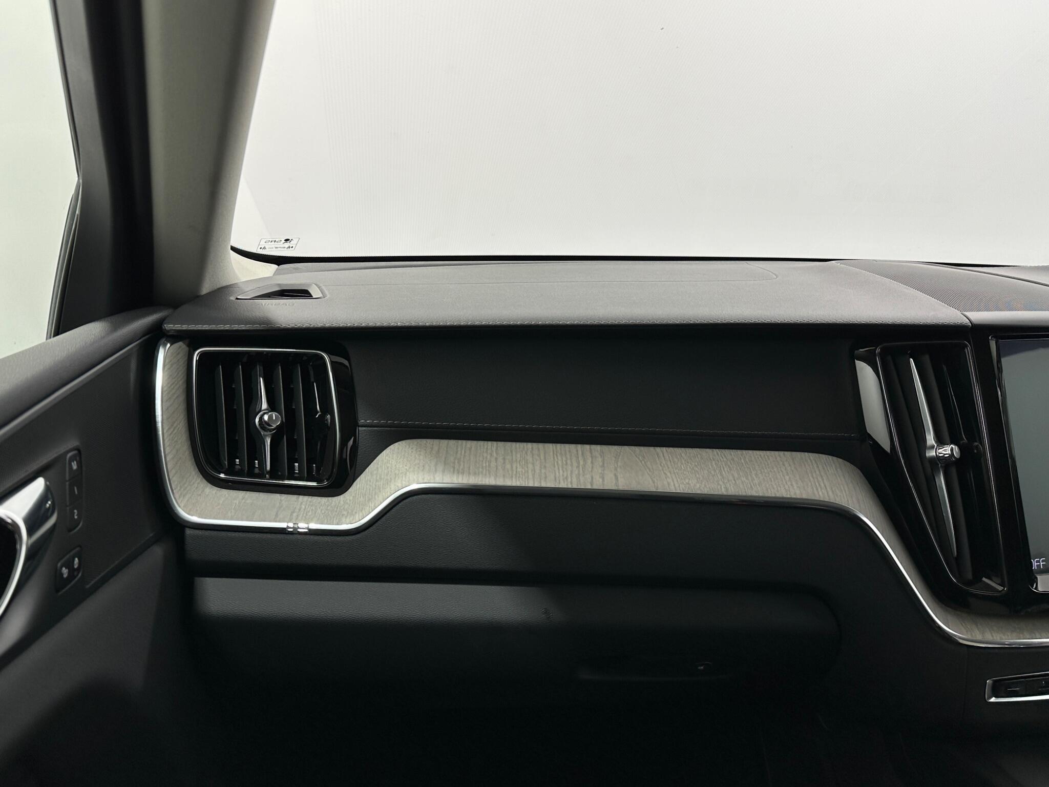 Volvo XC60 view 29