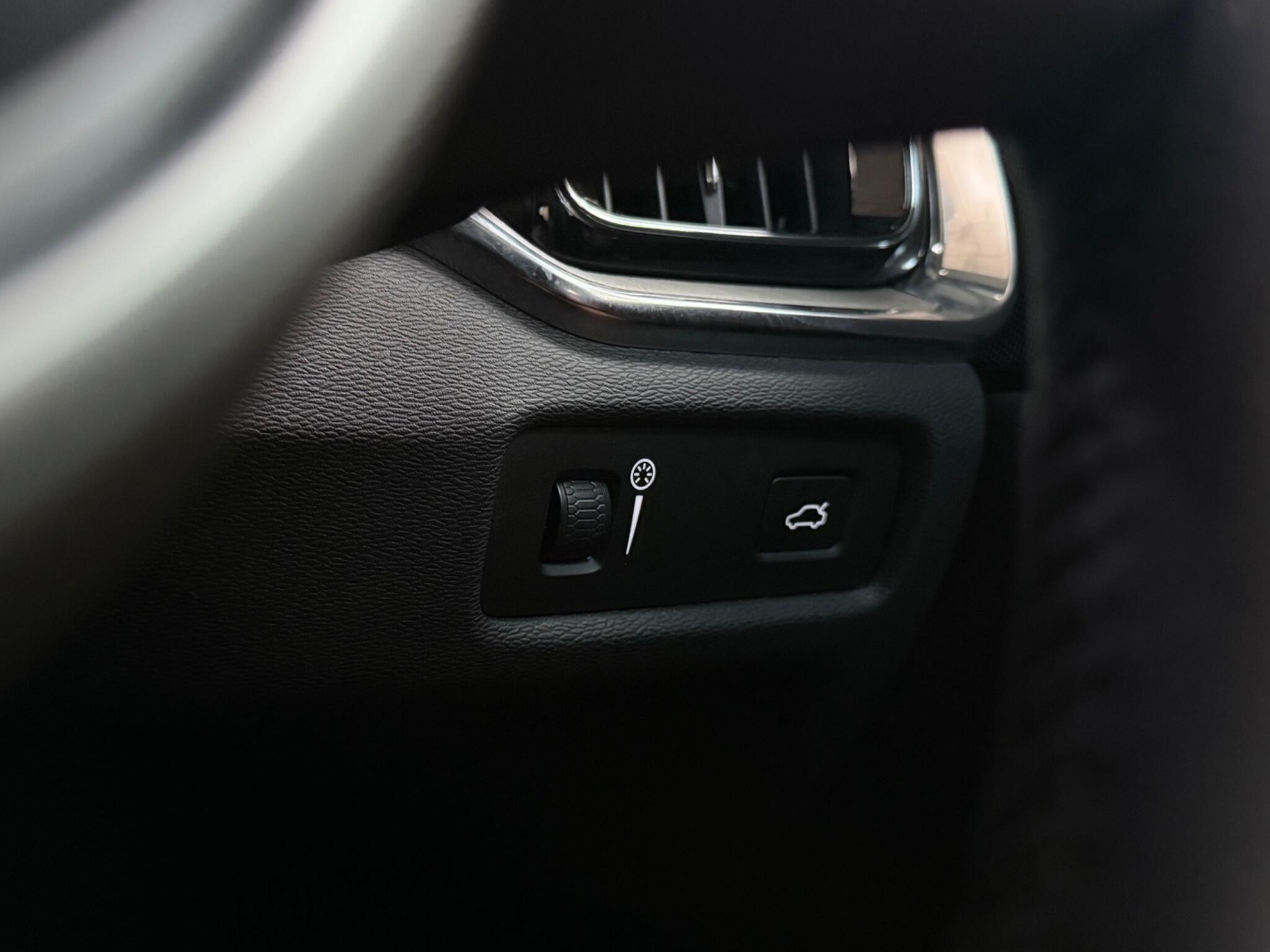 Volvo S60 view 17