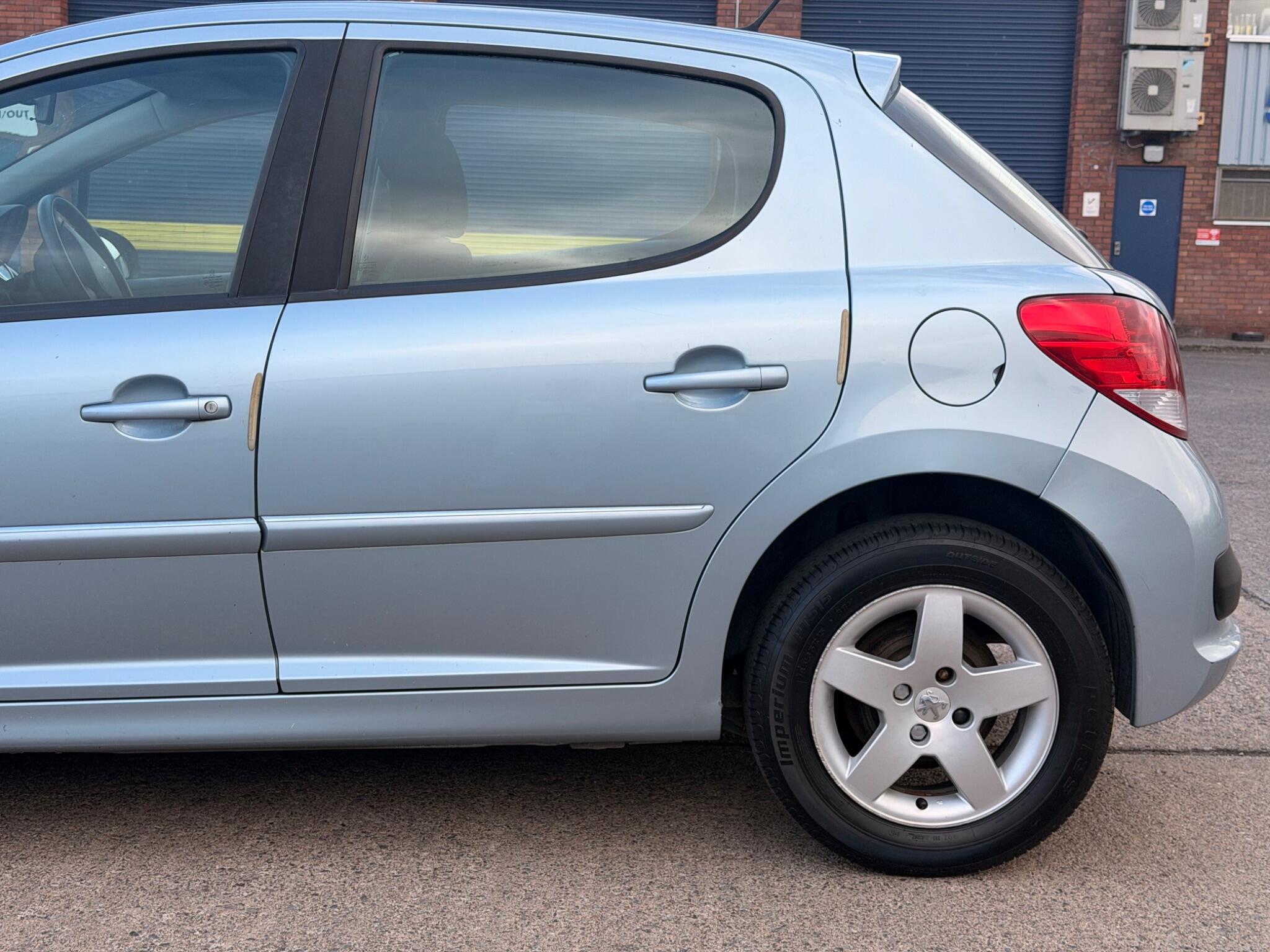 Peugeot 207 view 19