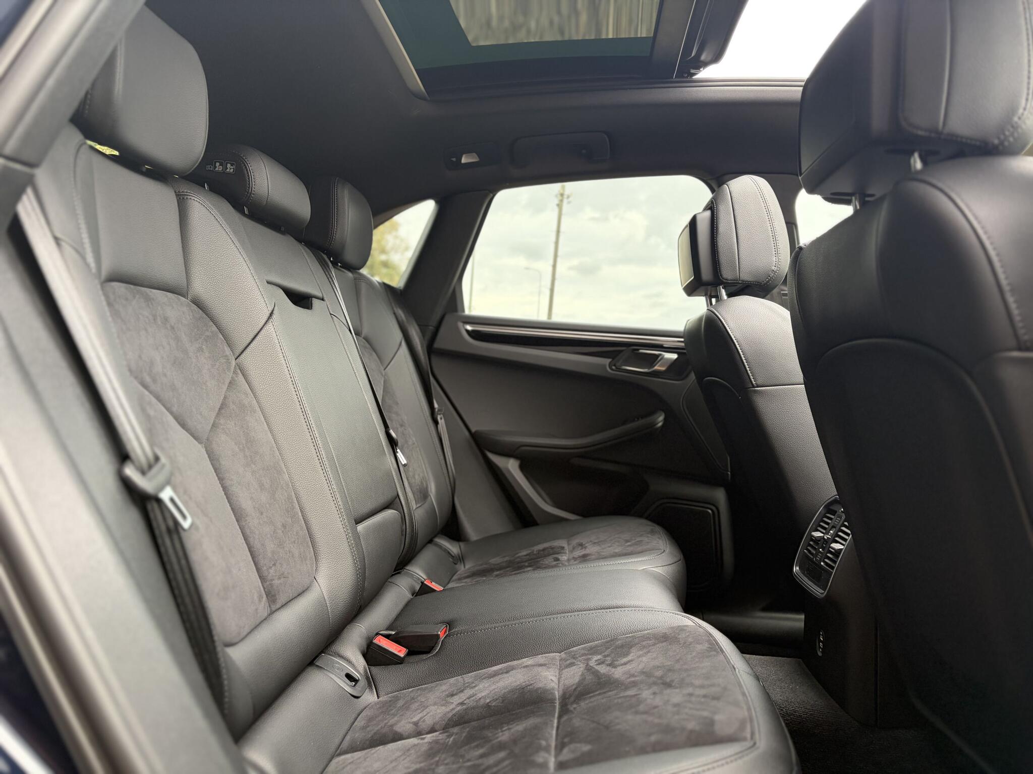 Porsche Macan view 16