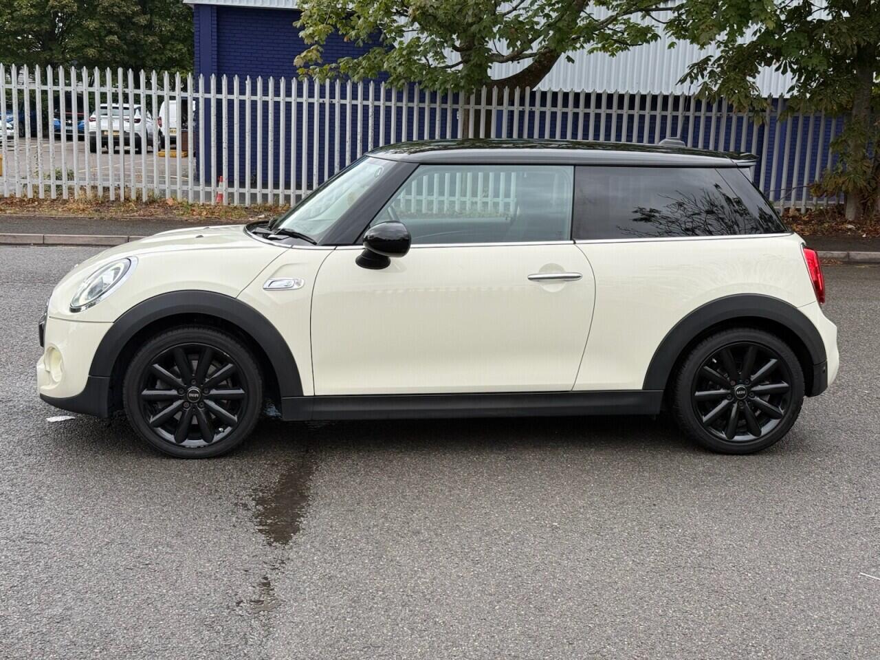 Mini Cooper view 5