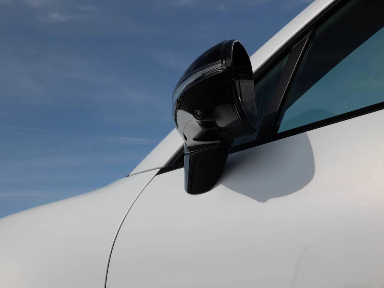 Porsche Macan view 75