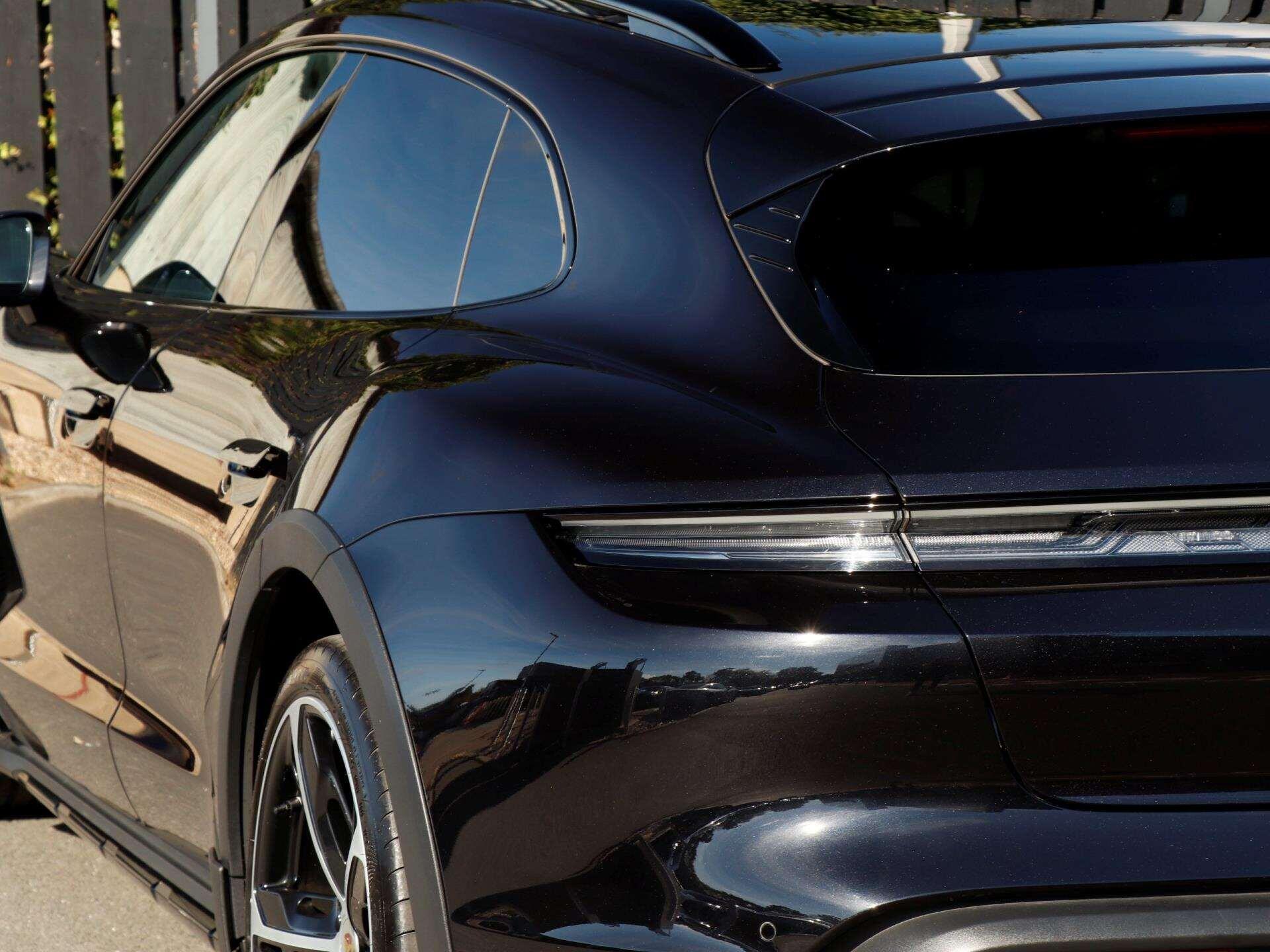 Porsche Taycan view 35