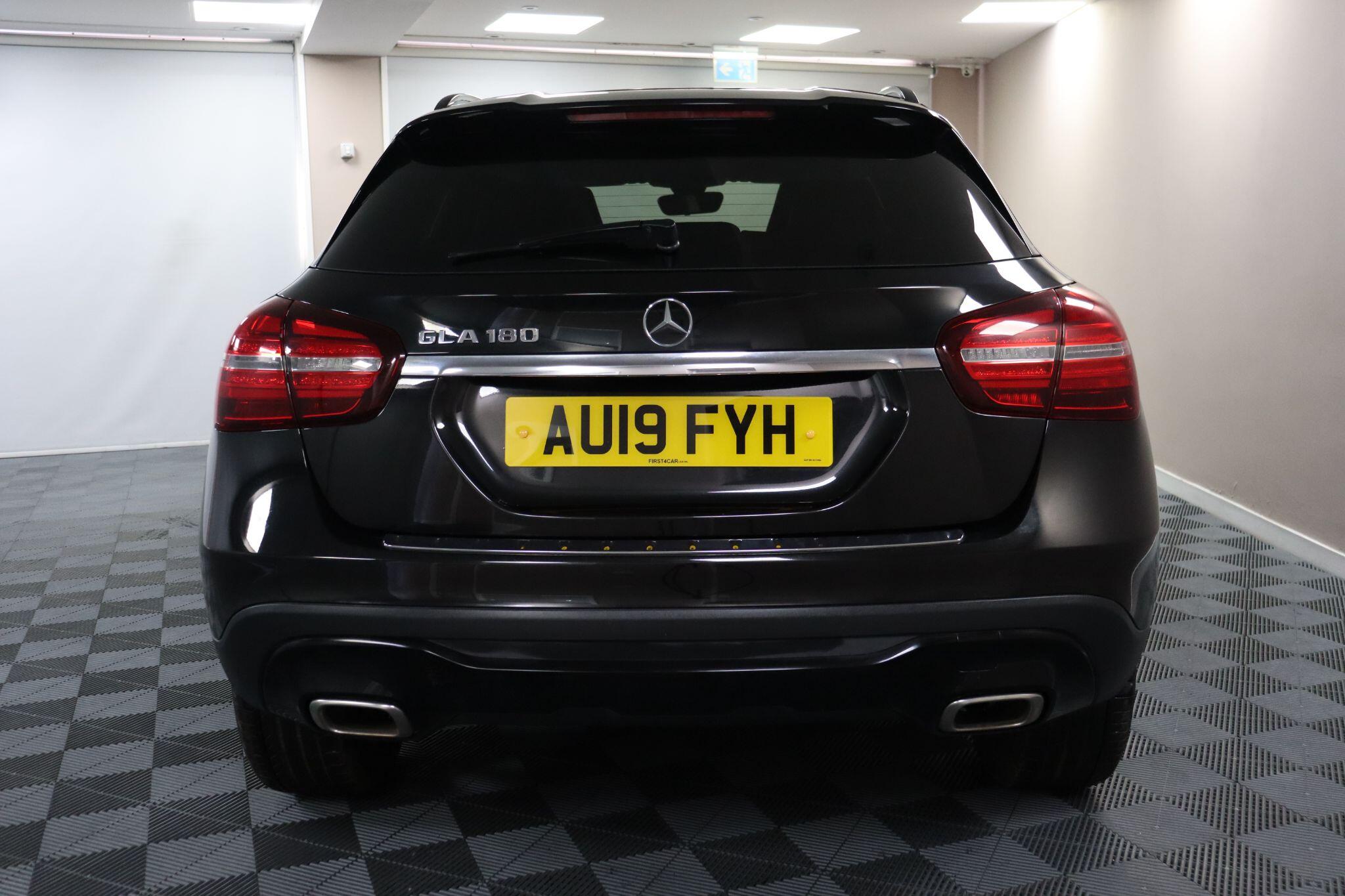 Mercedes-Benz Gla view 8
