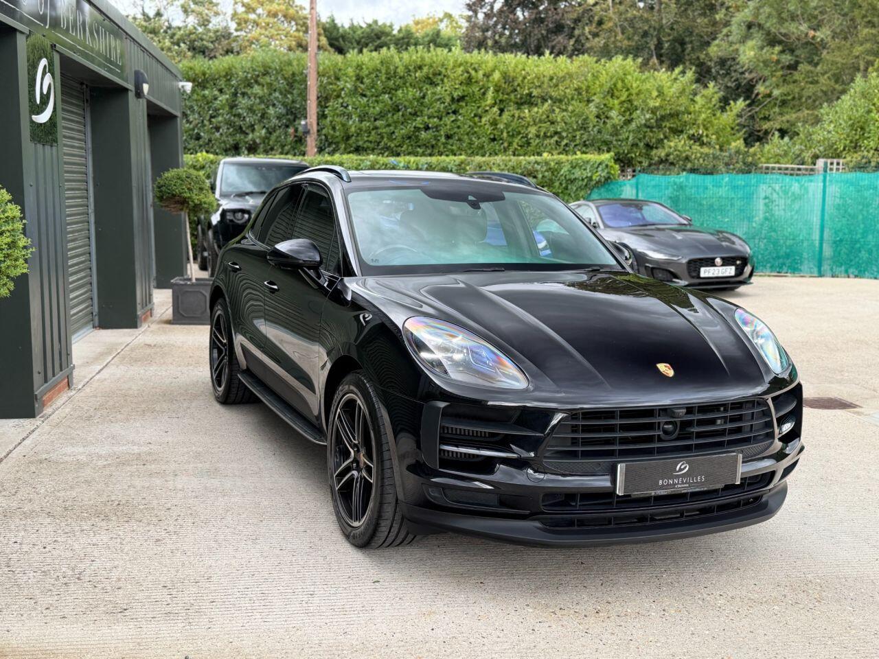 Porsche Macan view 11
