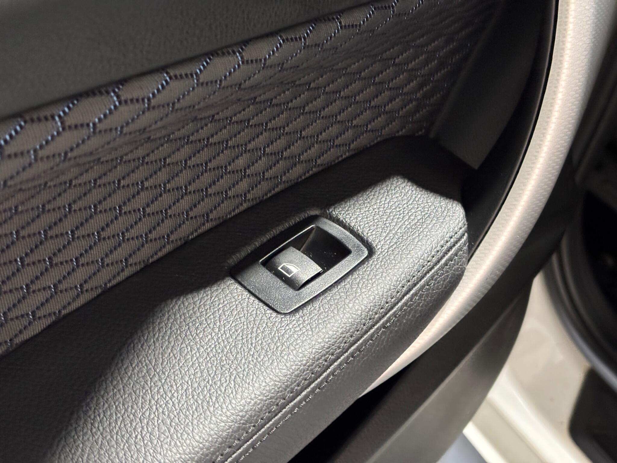 BMW 1 Series view 13