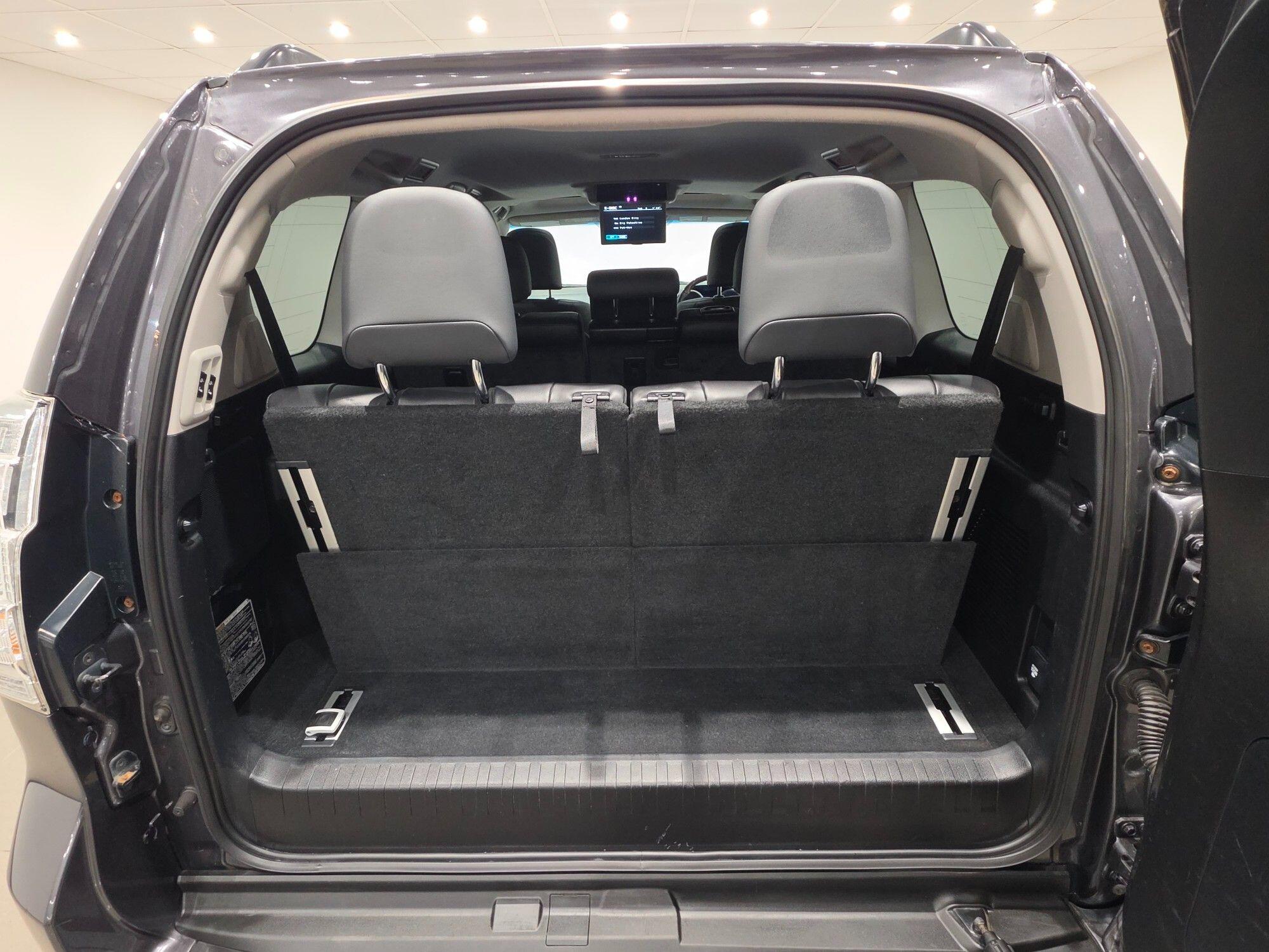 Toyota Land Cruiser view 48