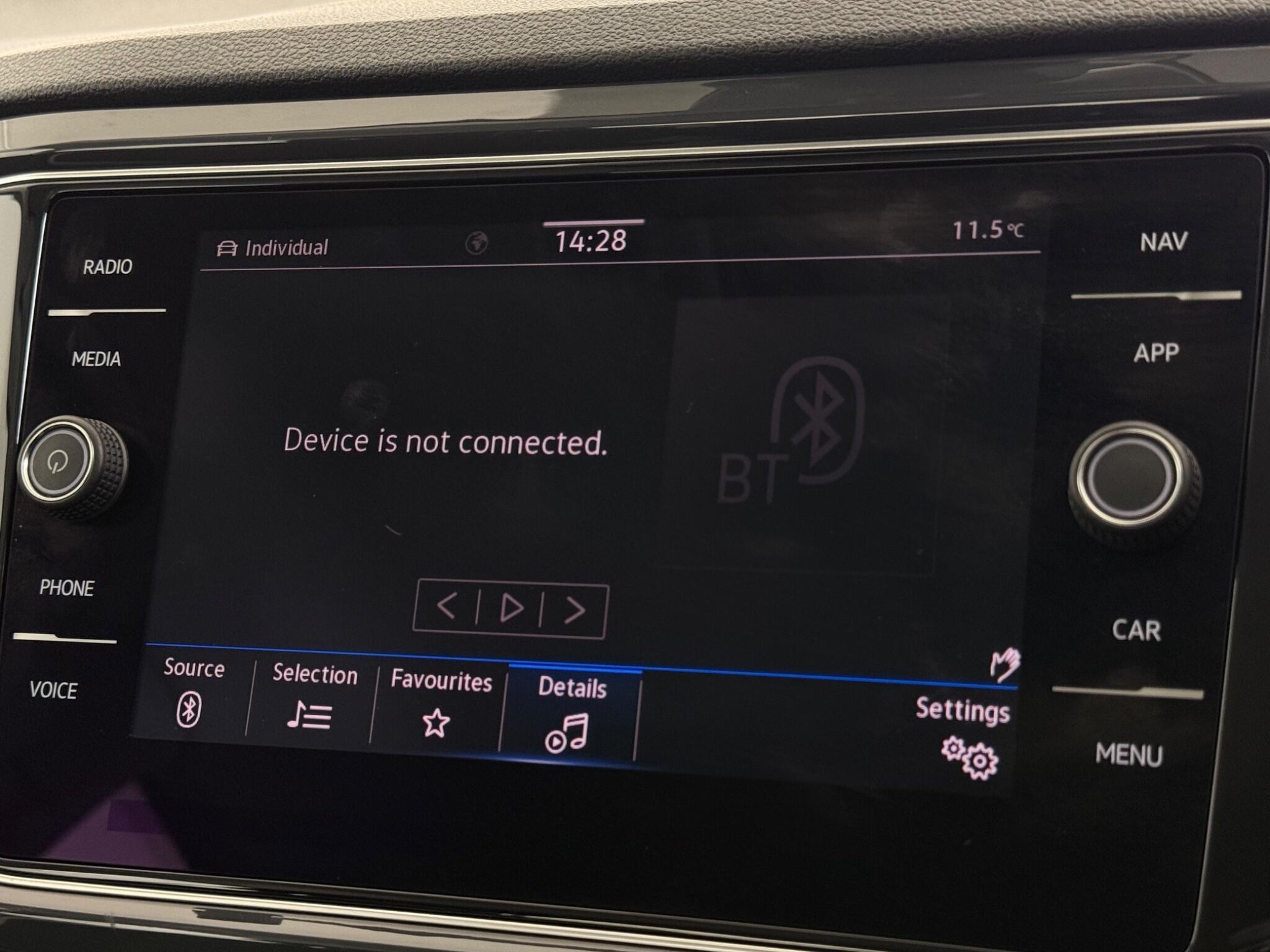 Volkswagen T-Roc view 22