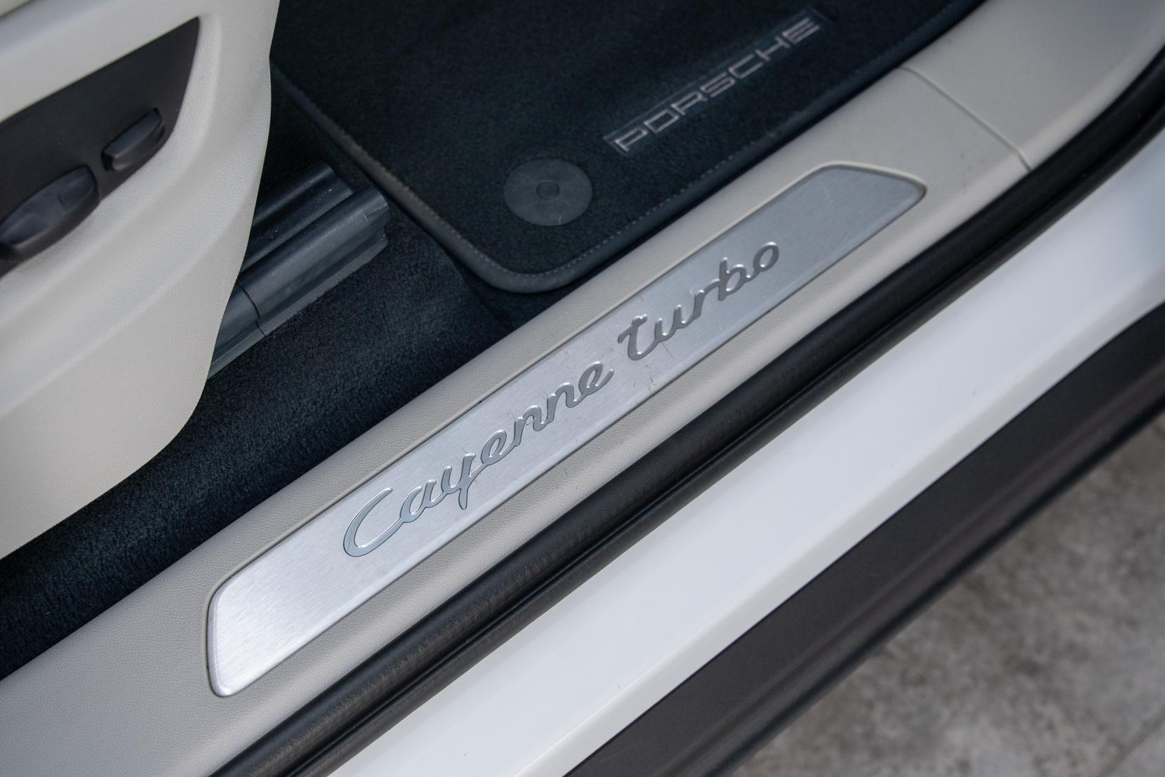 Porsche Cayenne view 30